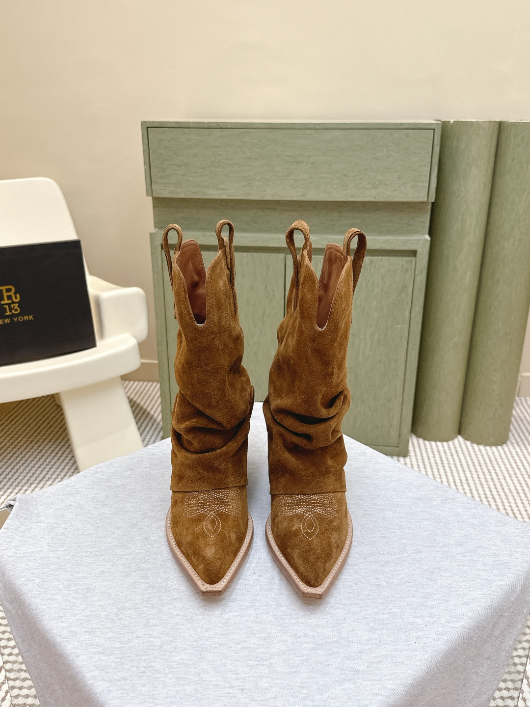 NO:544294,Purchase grade｜R132025 autumn and winter new style pile boots beauty boots are coming A brand with punk rock as its core and aesthetics beauty is beautiful in a new height, showing thin legs without losing laziness, coolness and coolness, cool and stylish cowhide/Gao Mercury Yangjing fabric, cowhide inner lining, Italian imported leather large soles, 35-39# (40# customized without return and exchange), boots, boots, cowhide, sheep, Leather soles19860909代购级｜R132025秋冬新款堆堆靴美靴来临一个以朋克摇滚为内核和审美的品牌堆堆靴美出新高度显腿细又不失慵懒酷感酷飒有型对版牛皮/高丝光羊京面料,牛皮内里,意大利进口真皮大底,码数35-39#（40#订做不退换）,靴子,boots,cowhide,sheep,Leather soles,Women's Shoes