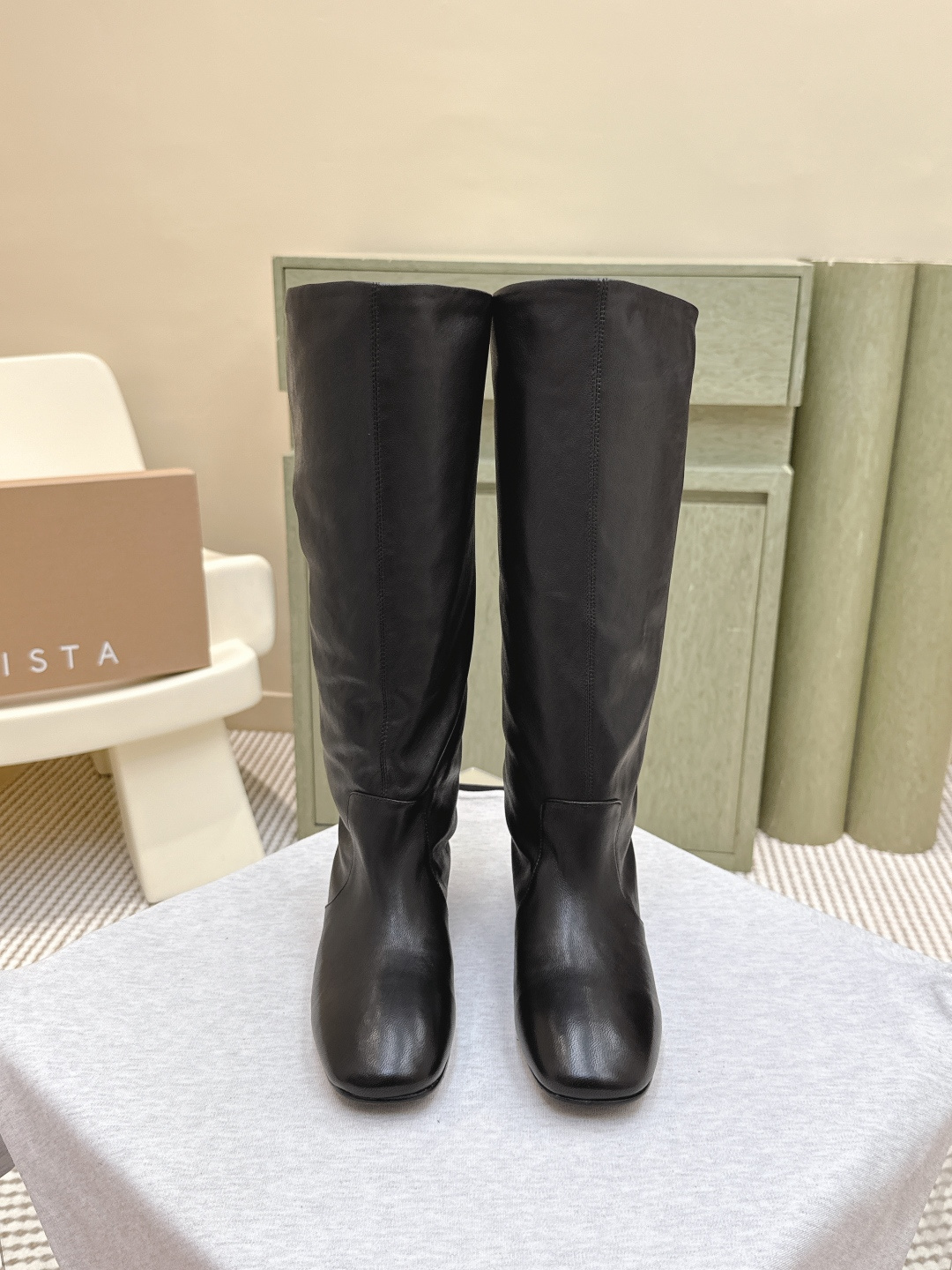 NO:545274,Purchasing level｜D1125Miista 25ss Autumn and winter new style Italian brand boots. Wearing inspiration from both hands~ The lambskin material is super soft and comfortable. A quality product that has a taste for time travel. Italian genuine leather outsole. The same craftsmanship as the original. The same outsole as the original. A retro low saturation, go out cleanly to interact with nature, and gain a comfortable and wild taste. Size35-41 (40  41 Custom-made (non-refundable), boots, sheepskin, Leather soles19860909代购级｜D1125Miista 25ss 秋冬新款 意大利 品牌 长靴 穿搭灵感双手奉上~ 小羊皮材质超软超舒适 越穿越有味道的一款精品  意大利真皮大底 原版一致工艺 原版一致大底 一身复古低饱和,干净出门与自然交手,收获惬意野趣 Size35-41（40 41订做不退换）,靴子,boots,sheepskin,Leather soles,Women's Shoes