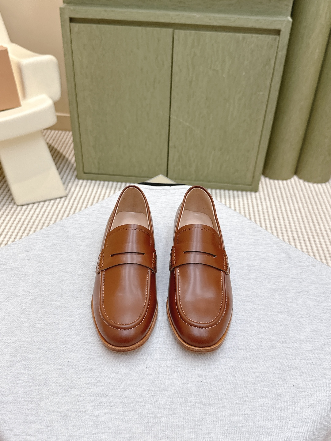 NO:545271,Purchase grade | D1142Gianvito Rossi 25ss Spring and summer new loafers deep-mouthed single shoes Original purchase 1 to 1, the lasting technology makes the foot very comfortable and soft. Xiaohongshu ins Recommended by major bloggers!  Imported cowhide leather open beads imported from fabric, imported cotton inner sheepskin Italian leather outsole Size34-42 (34 40 41 42 custom made without return), loafers, loafers, cowhide, sheepskin, Leather soles19860909代购级｜D1142Gianvito Rossi 25ss 春夏新款 乐福鞋 深口单鞋 原版购入1比1打造 套楦工艺使得上脚非常舒适柔软 小红书 ins 各大博主推荐！ 面料进口牛皮开边珠 进口绵内里羊皮 意大利真皮大底 Size34-42（34 40 41 42定做不退换）,乐福鞋,loafers,cowhide,sheepskin,Leather soles,Women's Shoes