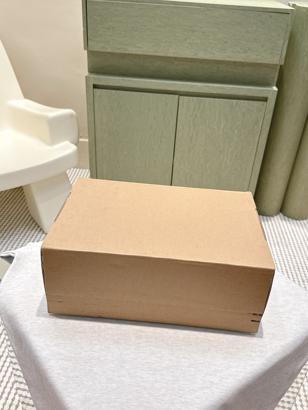 NO:558693,Official website sync box packaging, loafers, fur shoes, loafers19860909官网同步盒包装,乐福鞋毛毛鞋,loafers,Women's Shoes