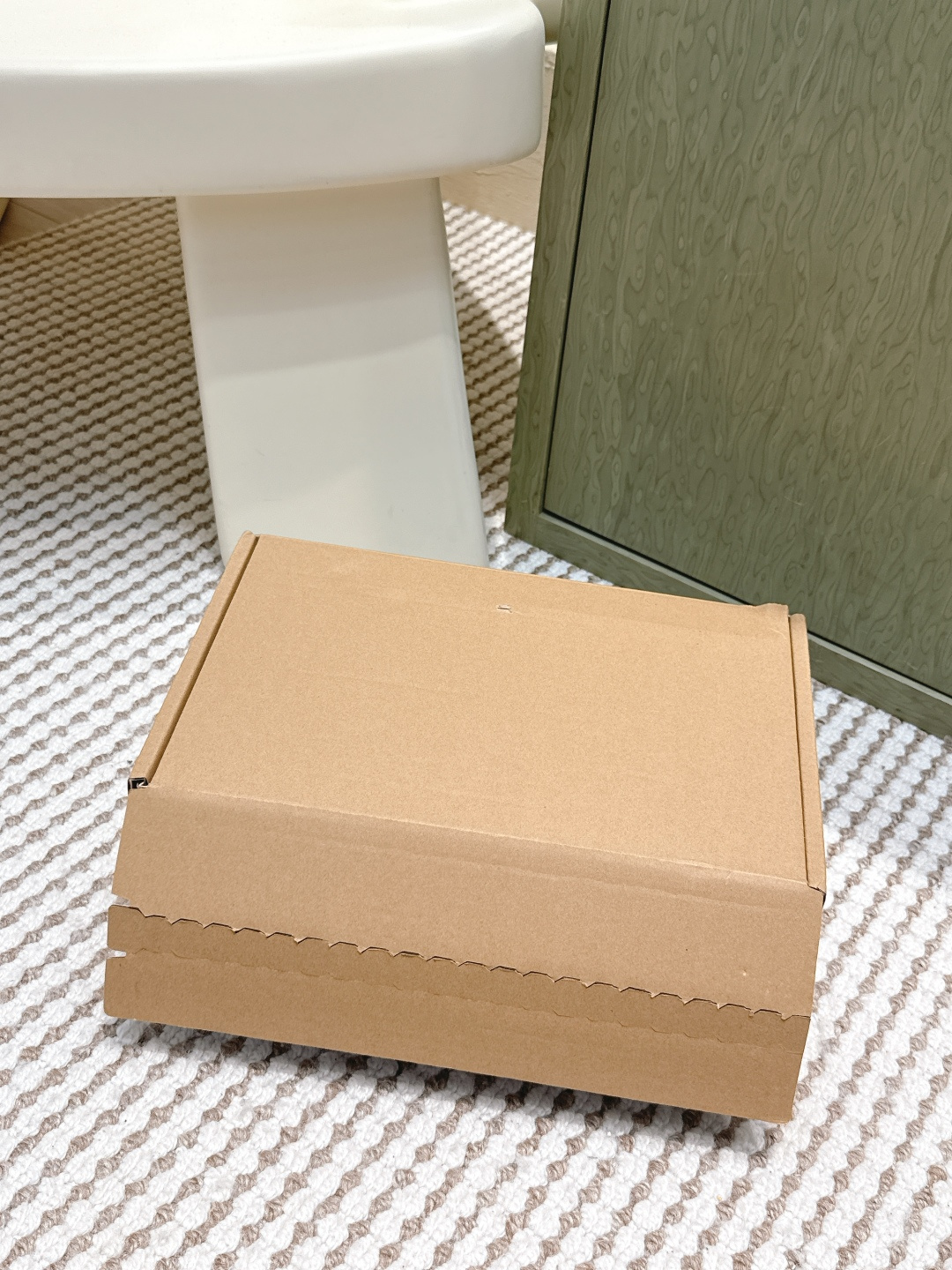 NO:577816,Official website sync box packaging, loafers, fur shoes, loafers19860909官网同步盒包装,乐福鞋毛毛鞋,loafers,Women's Shoes