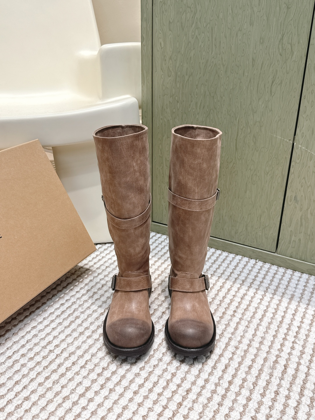 NO:592304,Purchasing agent level Negativethree Korean designer brand niche motorcycle boots knight boots 1:1 copy of the original version worn by all major internet celebrities in Korea A niche Korean brand The key is that this one hit me hard Fabric imported cowhide Leather lining Original molded outsole Size 35-40 (custom-made at 40, non-refundable), boots, boots, cowhide19860909代购级 Negativethree 韩国设计师品牌 小众 机车靴 骑士靴 原版1比1复制  韩国各大网红 明星都在穿的 一款小众韩国品牌 关键是这个狠狠的戳到了我 面料进口牛皮 牛皮内里 原版开模大底 Size35-40（40订做不退换）,靴子,boots,cowhide,Women's Shoes