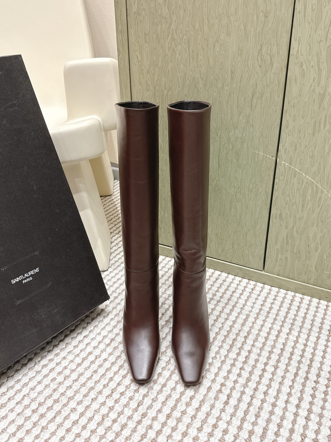 NO:646567,Purchasing level must-have for long legs YSL high heels short boots long boots Yvette Saint Laurent Saint Laurent logo exquisite high heels black butter leather poplar forest that understands women's hearts best beautiful shoes with no dead ends to support the aura imported calfskin suede material noble temperament imported sheepskin lining foot-fitting comfortable genuine leather outsole imported from Italy Size35-41 (40 41 customized, non-returnable), boots, saint  laurent,saint laurent,saint laurent,boots,cowhide,sheepskin,chamois leather,Leather soles19860909代购级 大长腿必备 YSL 高跟 短靴 长靴Yvette Saint Laurent圣罗兰logo 精致高跟 黑色牛油皮 最懂女人心的杨树林 无死角的美鞋 撑起气场 进口小牛皮 麂皮 材质 气质高贵 进口羊皮内里 贴脚 舒适 意大利进口真皮大底  Size35-41（40 41订做不退换）,靴子,saint laurent,saint laurent,saint laurent,boots,cowhide,sheepskin,chamois leather,Leather soles,Women's Shoes