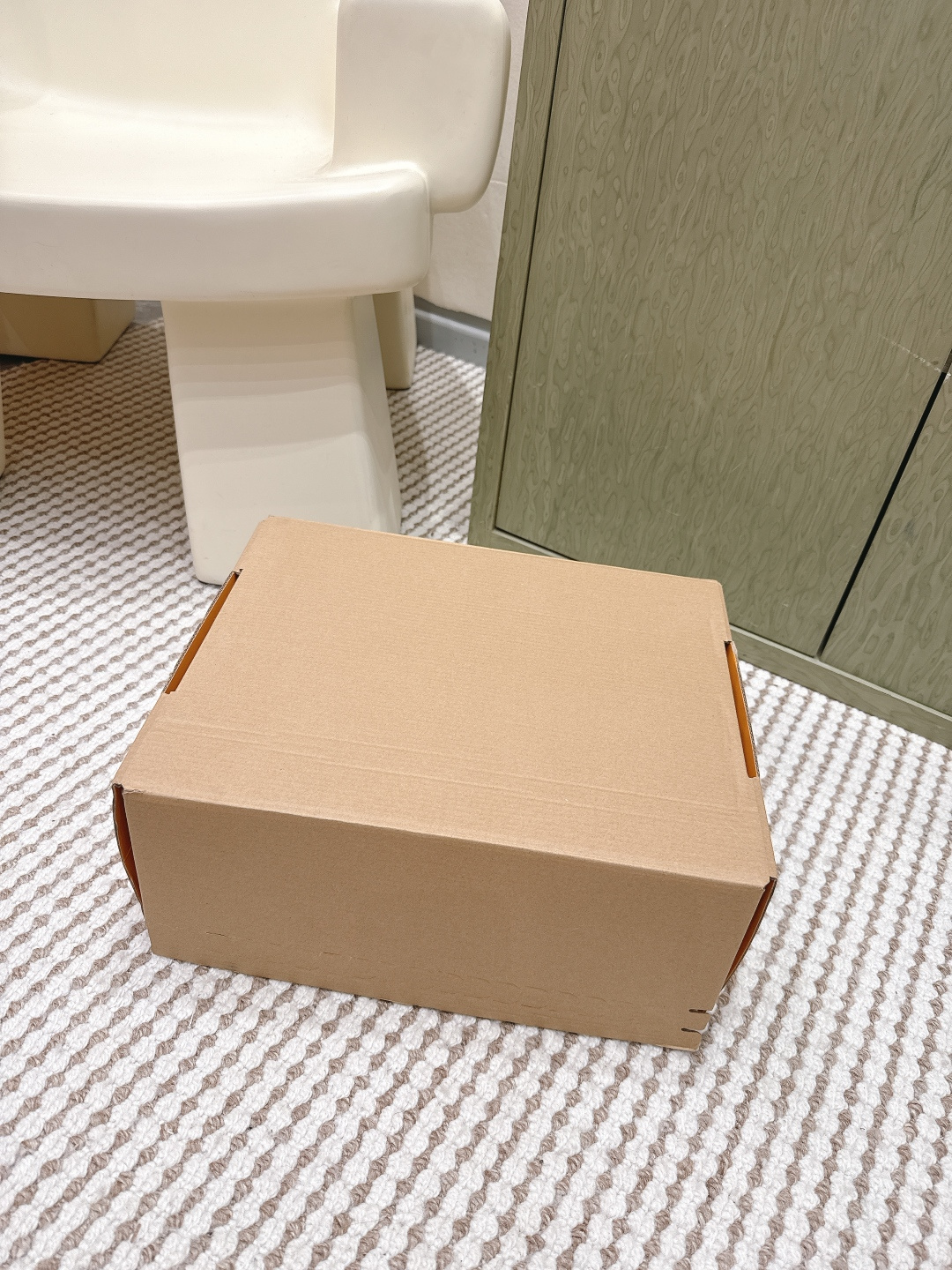 NO:616527,Official website sync box packaging, boots, boots19860909官网同步盒包装,靴子,boots,Women's Shoes