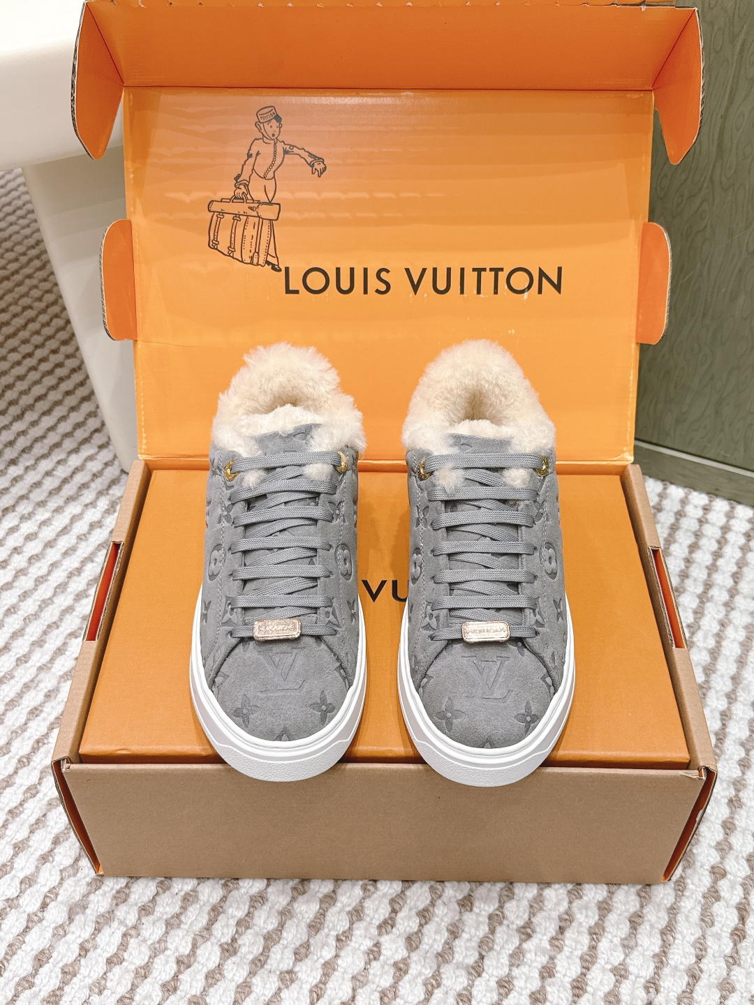 NO:616512,Purchasing level (official website sync box packaging) #LVJIA’s new lamb wool LOGO embroidered skateboard shoes, classic thick-soled sneakers, this Time Out sneaker is soft cow leather embossed with mini Monogram pattern, renewing the classic design of L. 3D logo embellishment, thickened convex outsole, inscribed eyelets add exquisite details Size35-39 (40/41 custom-made), casual shoes/sports shoes, louis vuitton, louis vuitton, louis  vuitton,sneakers,cowhide19860909代购级（官网同步盒包装） # 驴家新款羊羔毛 LOGO刺绣滑板鞋 经典厚底运动鞋本款Time Out 运动鞋为柔软牛皮革压印迷你 Monogram图案,焕新Lv 的经典设计.3D标识点缀,加厚凸纹外底,铭纹孔眼再添精致细节 Size35-39（40/41定做）,休闲鞋/运动鞋,louis vuitton,louis vuitton,louis vuitton,sneakers,cowhide,Women's Shoes