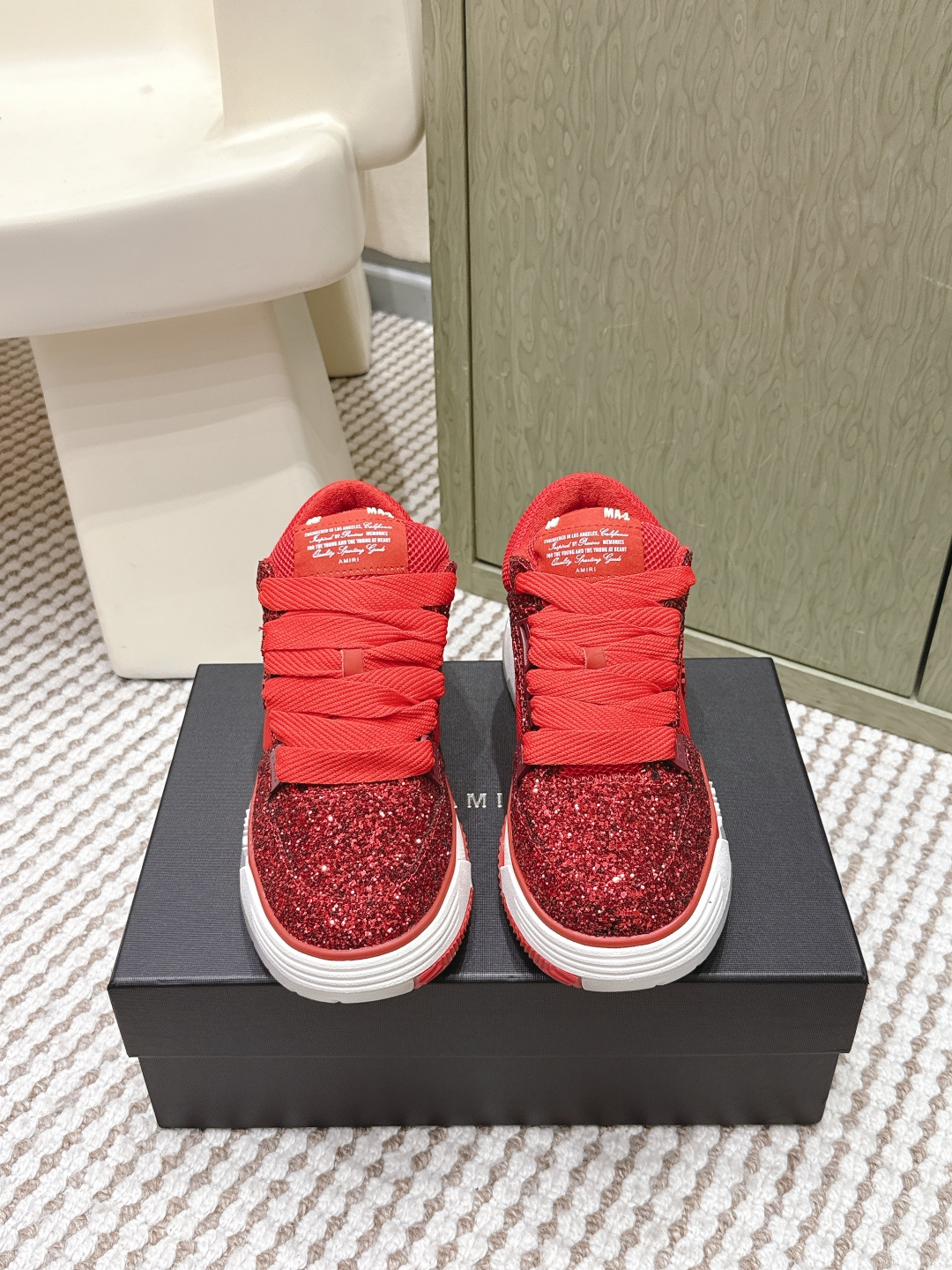 NO:646533,Purchasing agent level (official website simultaneous packaging) Amiri Emile 25 new spring and summer new bread shoes, couple's style, casual sports shoes, sneakers. Original purchase and development. Amiri's brand letters and MA logo appear on the side of the shoe body. Fabric: Imported cowhide lining: Original custom-made breathable lining. Outsole: Exclusive molded TPU material. Size #Female 35-40 #Men's 39-45 (Female 40)  Men's 45 (custom-made, non-refundable), casual shoes/sports shoes, amiri, sneakers, cowhide19860909代购级（官网同步包装） Amiri埃米尔 25 春夏季季新款新款 面包鞋 情侣款 休闲 运动鞋 板鞋 原版购入开发 Amiri的品牌字母和 MA标识出现在鞋身侧面 面料: 进口牛皮内里: 原版定制透气里 大底: 独家开模TPU材质 Size#女款35-40 #男款39-45（女40 男45订做不退换）,休闲鞋/运动鞋,amiri,sneakers,cowhide,Women's Shoes