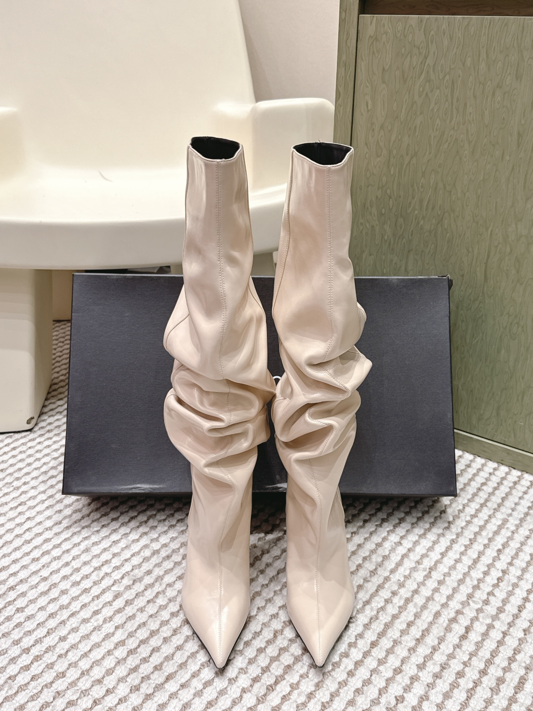 NO:646531,Purchasing agent grade hot-selling high-end ★Fabric Cowhide Lining Cowhide Sole Cowhide outsole Elegant style Creates a different feeling Heel height 7 cm Counter packaging Simple temperament style!  show bdetails ———————————— ⊿size. ｜35-39 (40 41 42 customized), boots, boots, cowhide19860909代购级  爆品高定 ★面料 牛皮 内里 牛皮 鞋底 牛皮大底 优雅风格 创造不一样的感觉 跟高 7 cm 专柜包装 简约气质款式！ show bdetails ————————————  ⊿size. ｜35-39（40 41 42 定制）,靴子,boots,cowhide,Women's Shoes