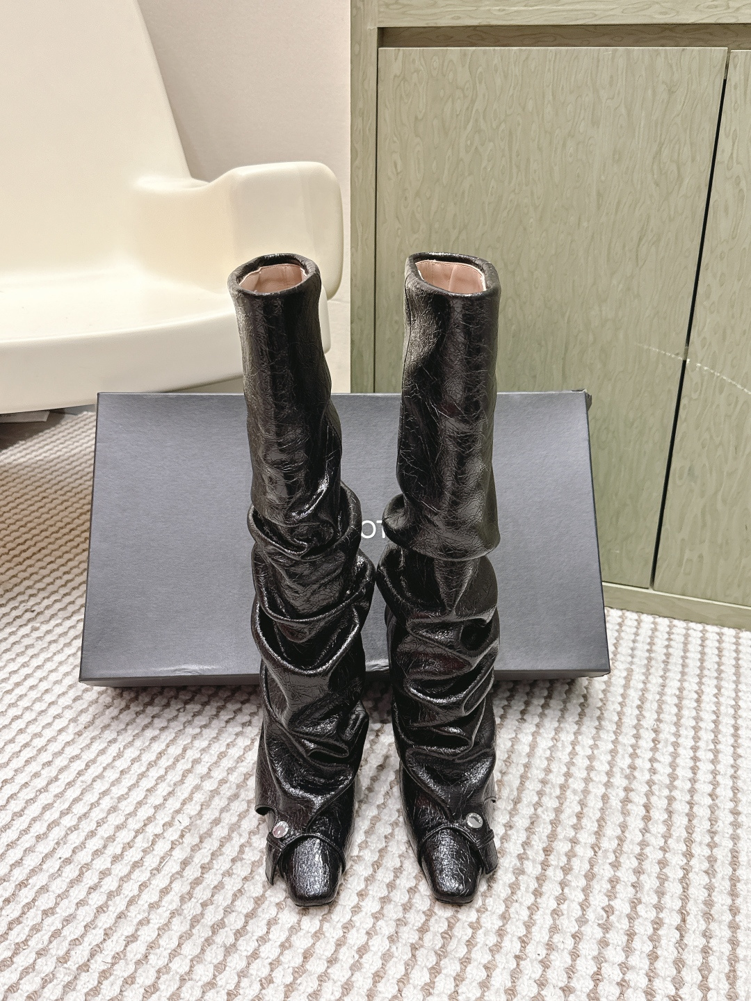 NO:646526,Purchasing agent grade new product recommendation ★Fabric Cowhide Lining Cowhide Sole Cowhide Visual feast Sexy and free temperament Heel height .cm Counter packaging Simple temperament style!  Top show bdetails on the market ———————————— ⊿size. |35-39 (40 41 42 customized), boots, boots, cowhide19860909代购级   新品推荐 ★面料 牛皮 内里 牛皮 鞋底 牛皮 视觉盛宴 性感自由气质 跟高 .cm 专柜包装 简约气质款式！ 市场顶级 show bdetails ————————————  ⊿size. ｜35-39（40 41 42定制）,靴子,boots,cowhide,Women's Shoes