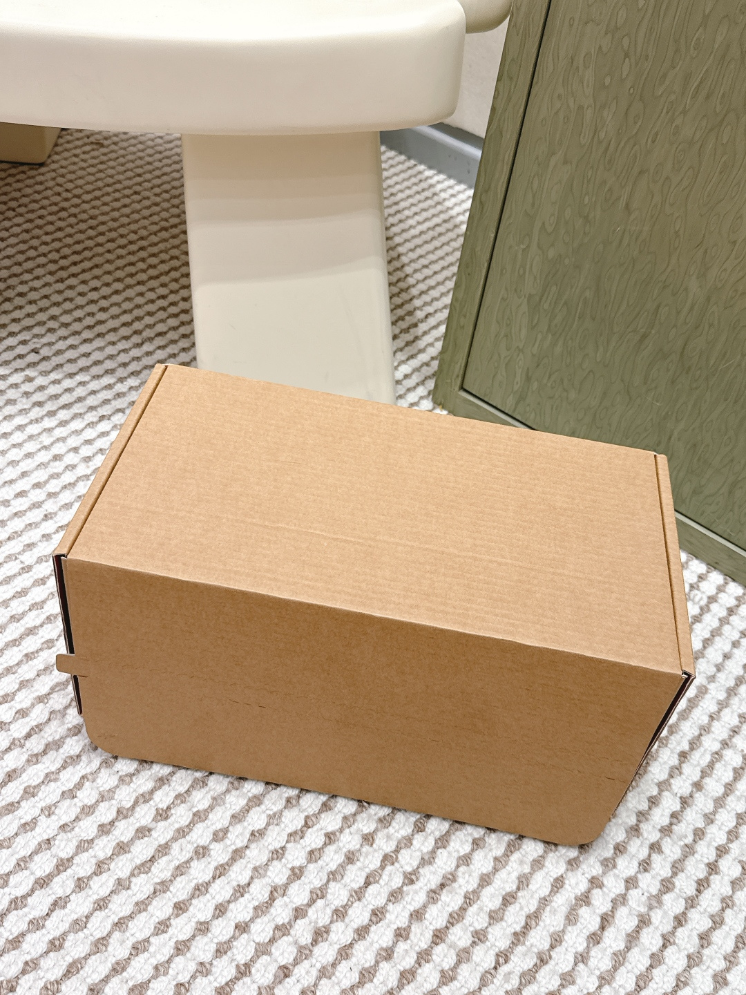 NO:646542,Official website sync box packaging, loafers, fur shoes, loafers19860909官网同步盒包装,乐福鞋毛毛鞋,loafers,Women's Shoes