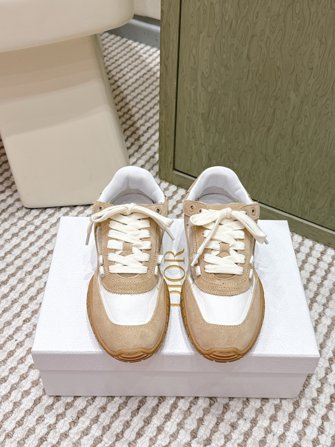 NO:646488,Purchasing level couple model Dior tech 26 early spring new moral training shoes sneakers see-through style Eye-catching see-through mesh design style Mesh leather surface is super high-end Fresh and full of vitality Versatility and elegance on the feet Original customized material for the upper Brand new mold Tpu original outsole Upper cowhide, cow suede plus mesh Sheepskin inner lining Mold TPU outsole  Size35-40 (customized for 40), casual shoes/sports shoes, dior, dior, sneakers, cowhide, sheepskin19860909代购级 情侣款 迪奥Dior tech 26早春新款德训鞋运动鞋透视款 眼睛一亮的透视网设计风格 网面皮面搭配超高级 清新且活力满满 上脚百搭秀气 鞋面原版定制材料 全新模具Tpu原版大底 鞋面牛皮,牛反绒加网面 内里羊皮 鞋底开模TPU大底 Size35-40（40订做）,休闲鞋/运动鞋,dior,dior,sneakers,cowhide,sheepskin,Women's Shoes