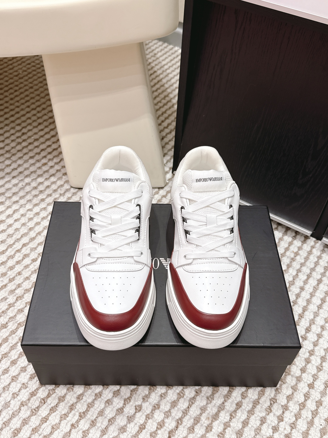 NO:669502,Purchasing agent Armani 25ss Autumn and Winter Men's Casual White Shoes The main popular model World-famous luxury brand, high-end series of sports and leisure men's shoes, with classic design to become the never-ending fashion darling, classic casual style using imported luxurious interior Brand-specific outsole, wear-resistant, lightweight, the overall design is harmonious and unified without lacking personality. You deserve it!  Size#39-45 (45 is custom-made and cannot be returned or exchanged), casual shoes/sports shoes, armani, armani, sneakers19860909代购级 Armani 阿玛尼 25ss 秋冬季 男款 休闲 小白鞋 主推爆款 世界著名奢侈品牌,高端系列运动休闲男鞋,以经典的设计成为永不落幕的时尚宠儿,经典的休闲造型 采用进口面奢华的内里 品牌专用大底,耐磨,轻便,整体设计和谐统一又不缺乏个性 你值得拥有！ Size#39-45（45订做不退换）,休闲鞋/运动鞋,armani,armani,sneakers,Women's Shoes
