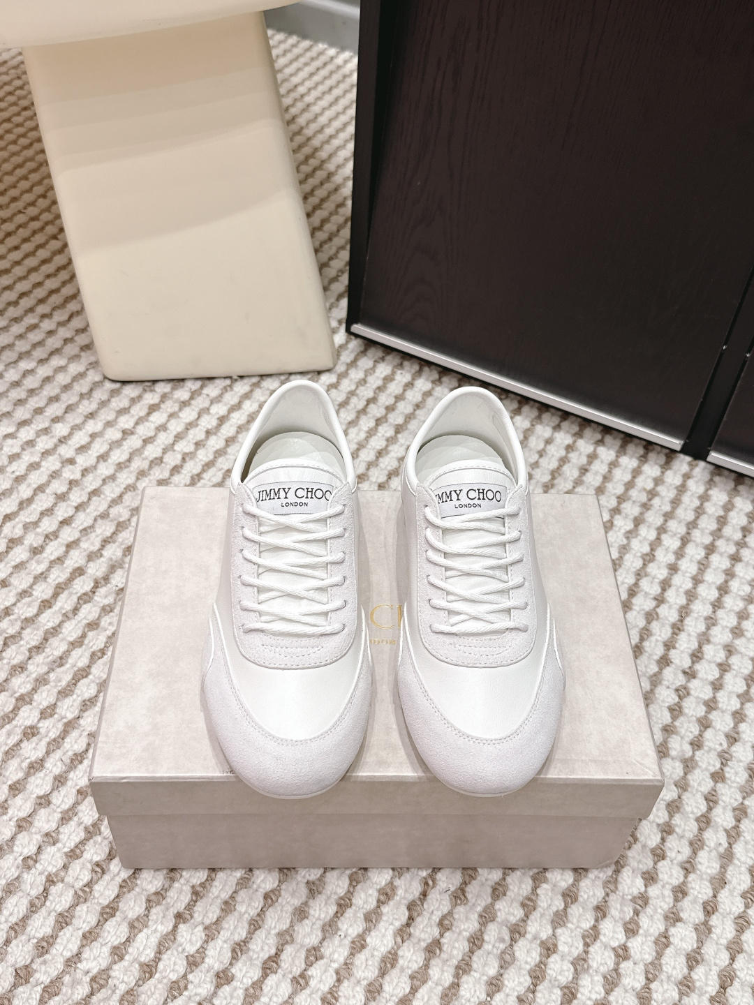 NO:680931,Purchasing-grade Yangjie Zhou 2026ss early spring new casual shoes are made of Diamond cow leather and lace material. The soles are designed with the brand's iconic Diamond imitation diamond cutting. Futuristic design, exaggerated three-dimensional silhouette proportions, creating a comfortable wrapping feeling and high vision. The shoe body is more lightweight, smart and comfortable to fit~ Size35-39 (40 customizations are non-returnable), casual shoes/sports shoes, sneakers, cowhide19860909代购级  周仰杰 2026ss早春新款 休闲鞋 采用Diamond牛皮革材.雷丝材质质制作.鞋底采用品牌标志性Diamond仿钻石切割设计. 未来风格设计,立体廓形比例夸张,营造舒适包裹感与显高视觉.鞋身更显轻便灵巧又舒适贴合～ Size35-39（40定制不退换）,休闲鞋/运动鞋,sneakers,cowhide,Women's Shoes