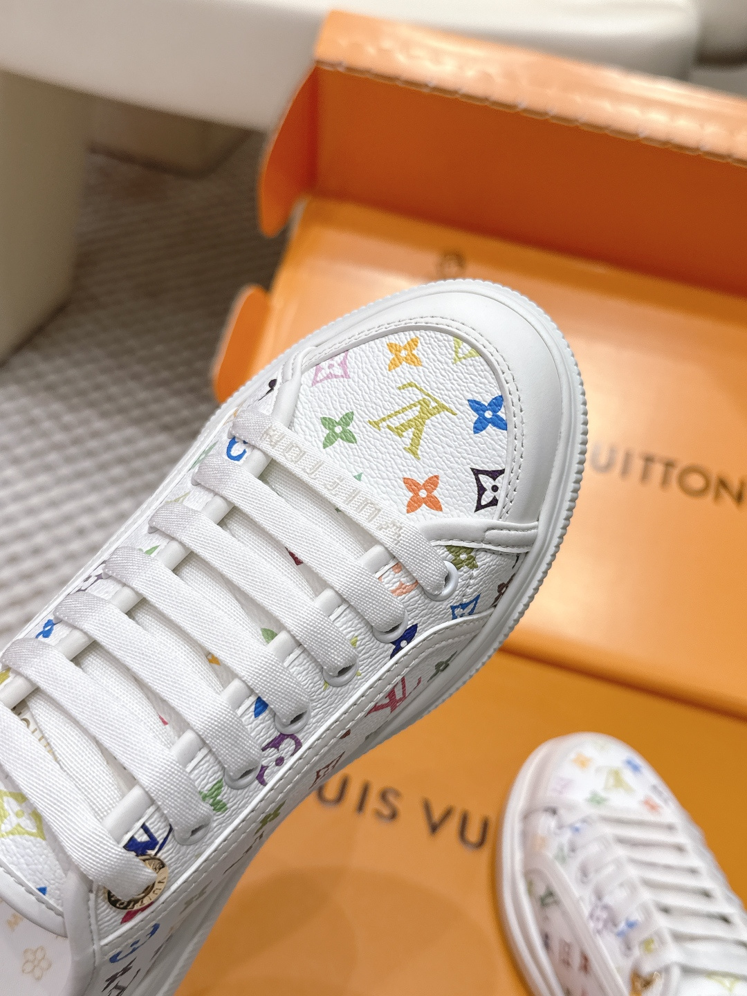 Louis Vuitton LouIs Vuitton 路易威登TIME OUT休闲板鞋 小白鞋