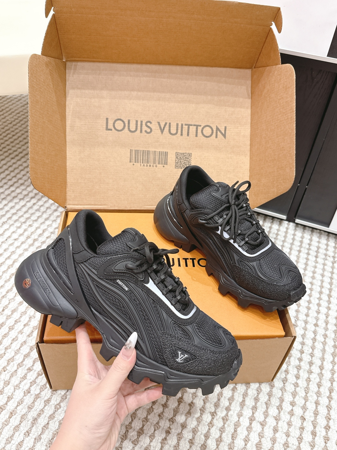 Louis Vuitton LV与菲董Pharrell Williams联名的2026新款 运动鞋