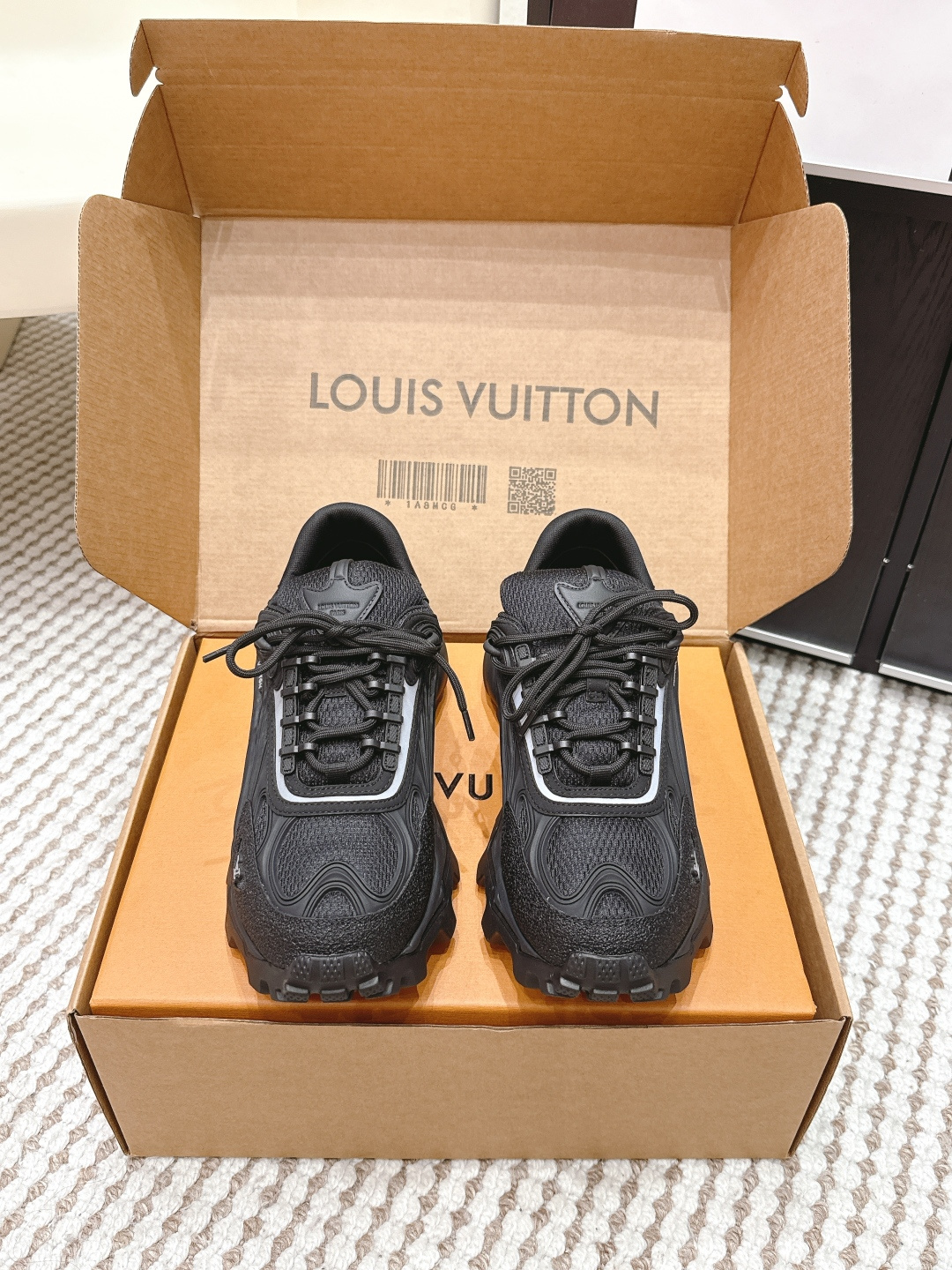 Louis Vuitton LV与菲董Pharrell Williams联名的2026新款 运动鞋