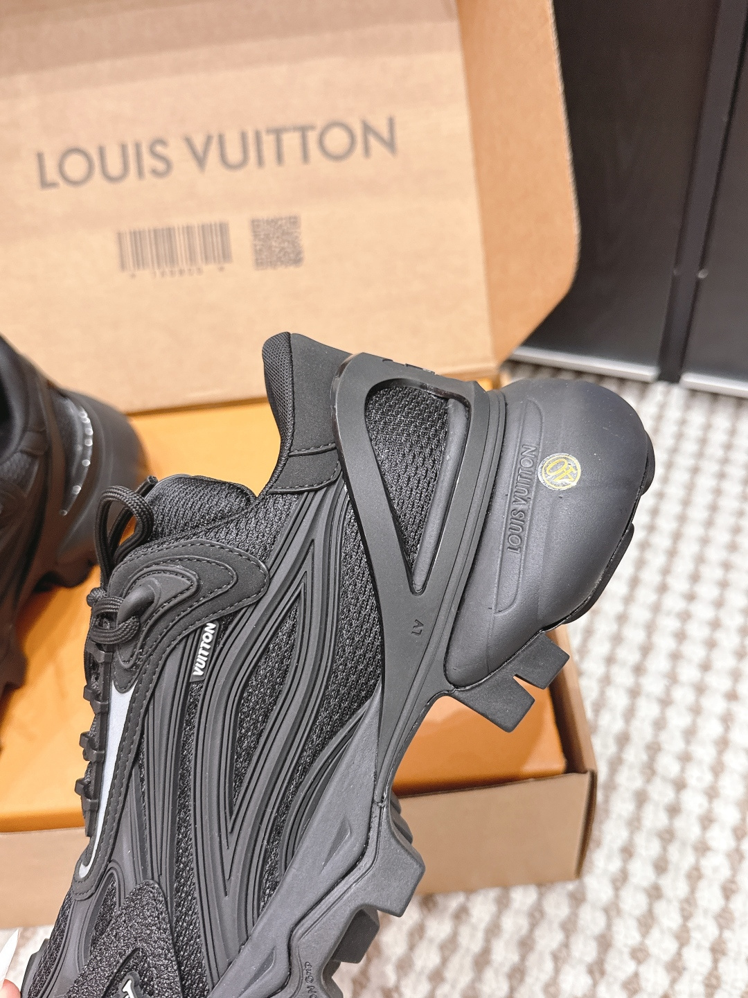 Louis Vuitton LV与菲董Pharrell Williams联名的2026新款 运动鞋