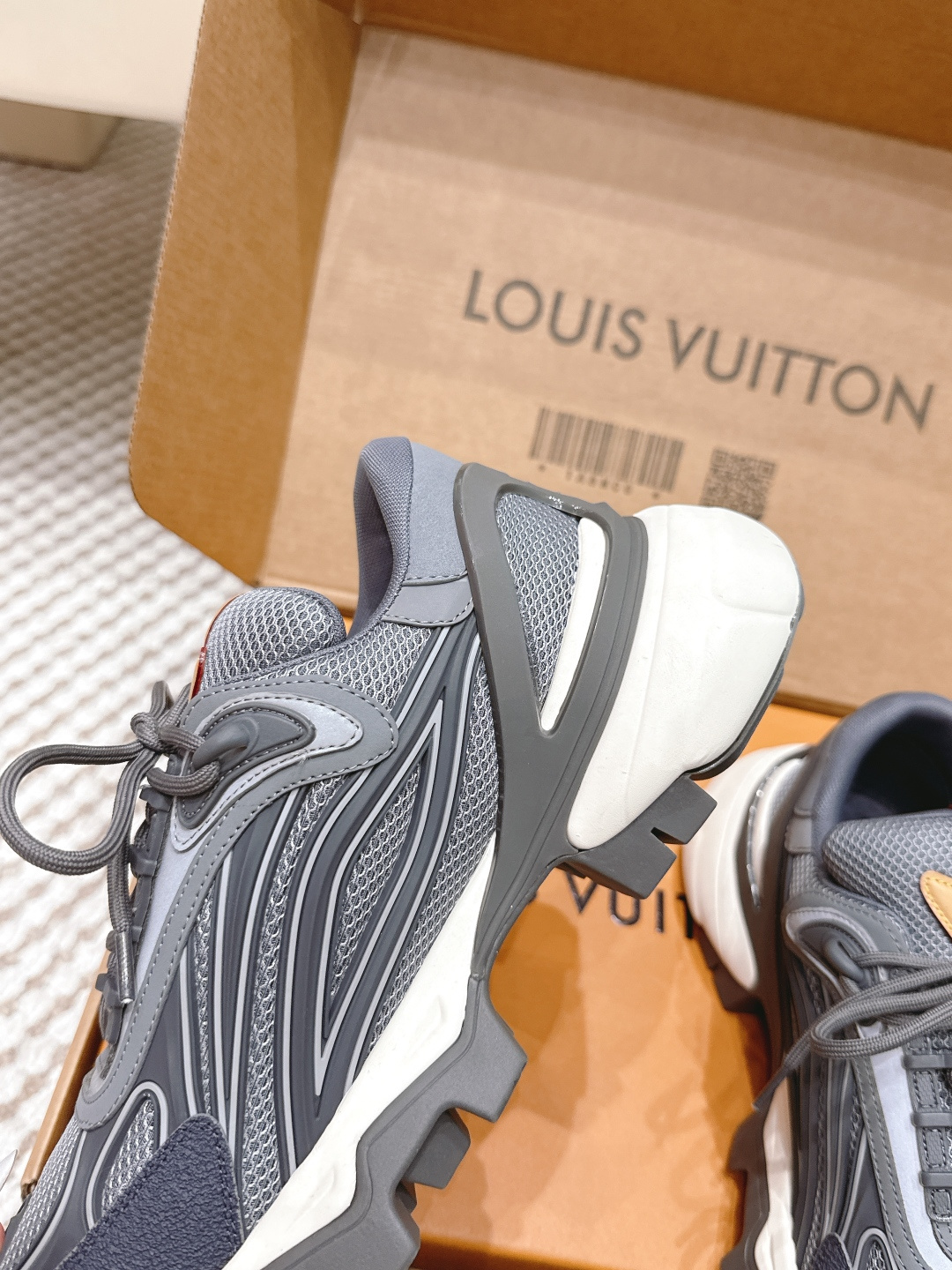 Louis Vuitton LV与菲董Pharrell Williams联名的2026新款 运动鞋