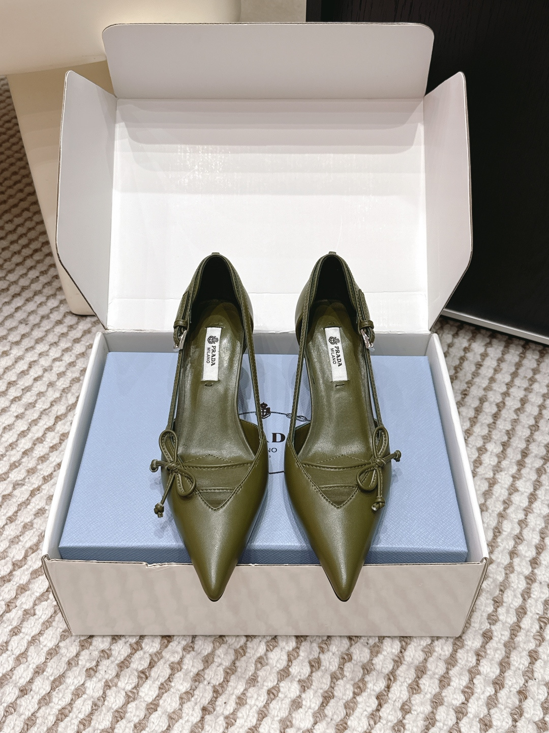 Prada Style Green Leather Women's Shoes style reference detail image 1 from source 784900