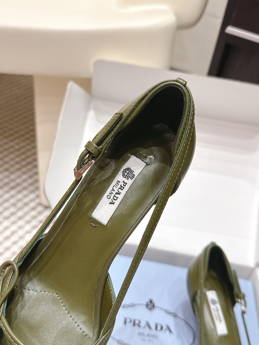 Prada Style Green Leather Women's Shoes style reference detail image 7 from source 784900