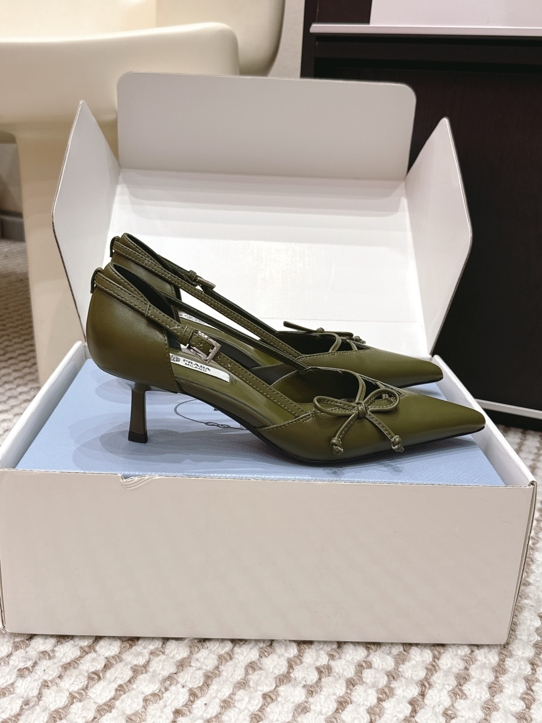 Prada Style Green Leather Women's Shoes style reference detail image 2 from source 784900