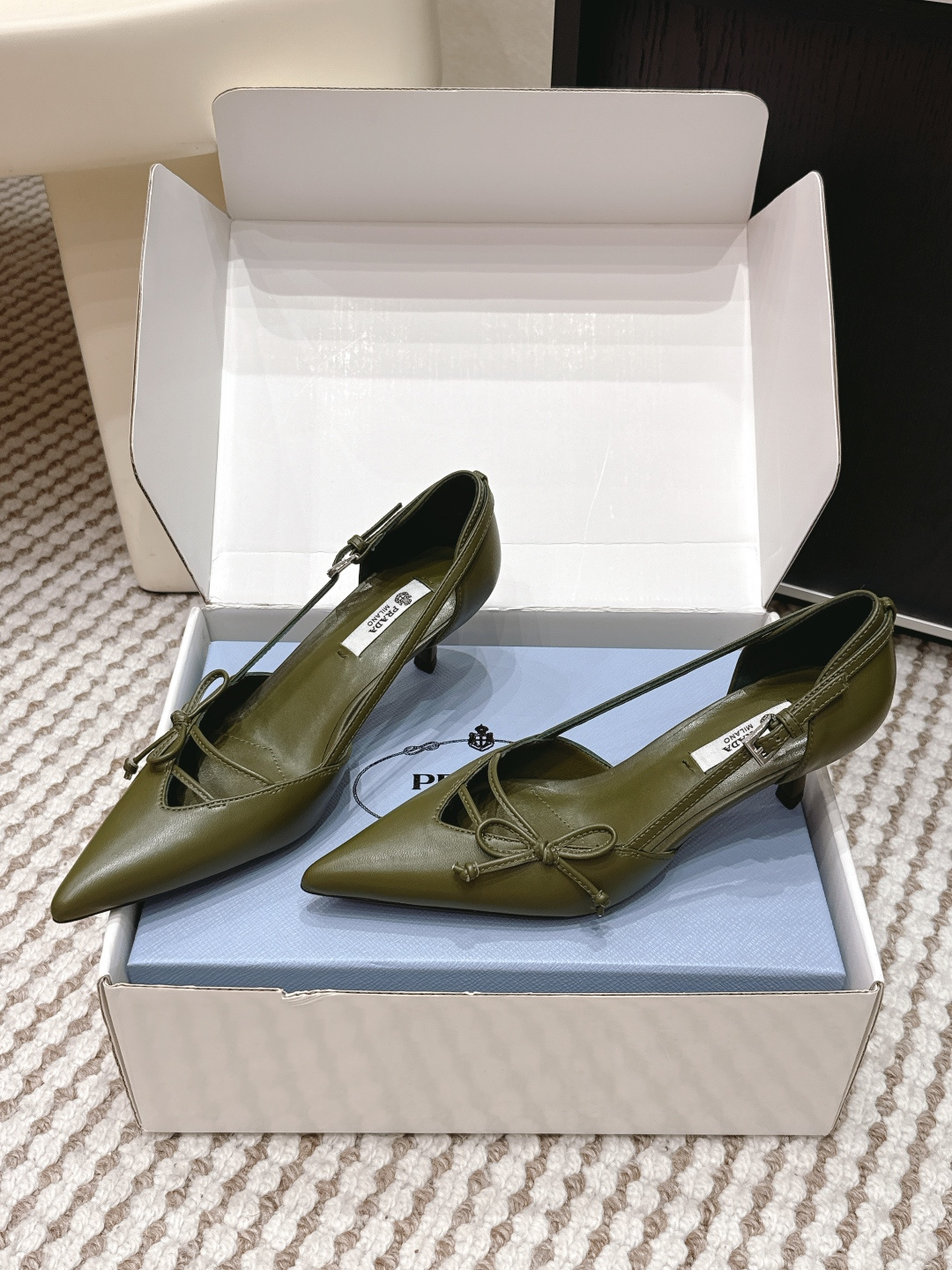 Prada Style Green Leather Women's Shoes style reference detail image 3 from source 784900