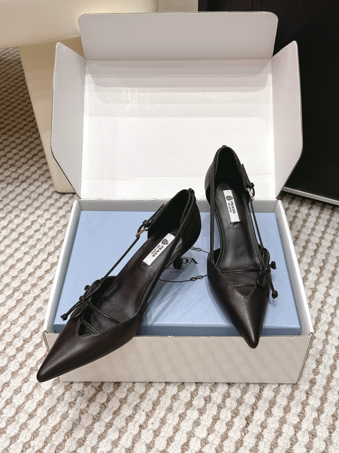 Prada Style Green Leather Women's Shoes style reference detail image 4 from source 784901
