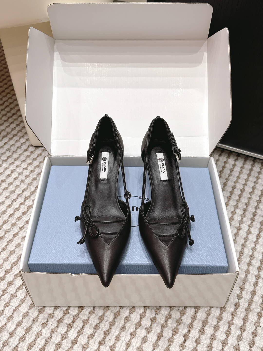 Prada Style Green Leather Women's Shoes style reference detail image 1 from source 784901
