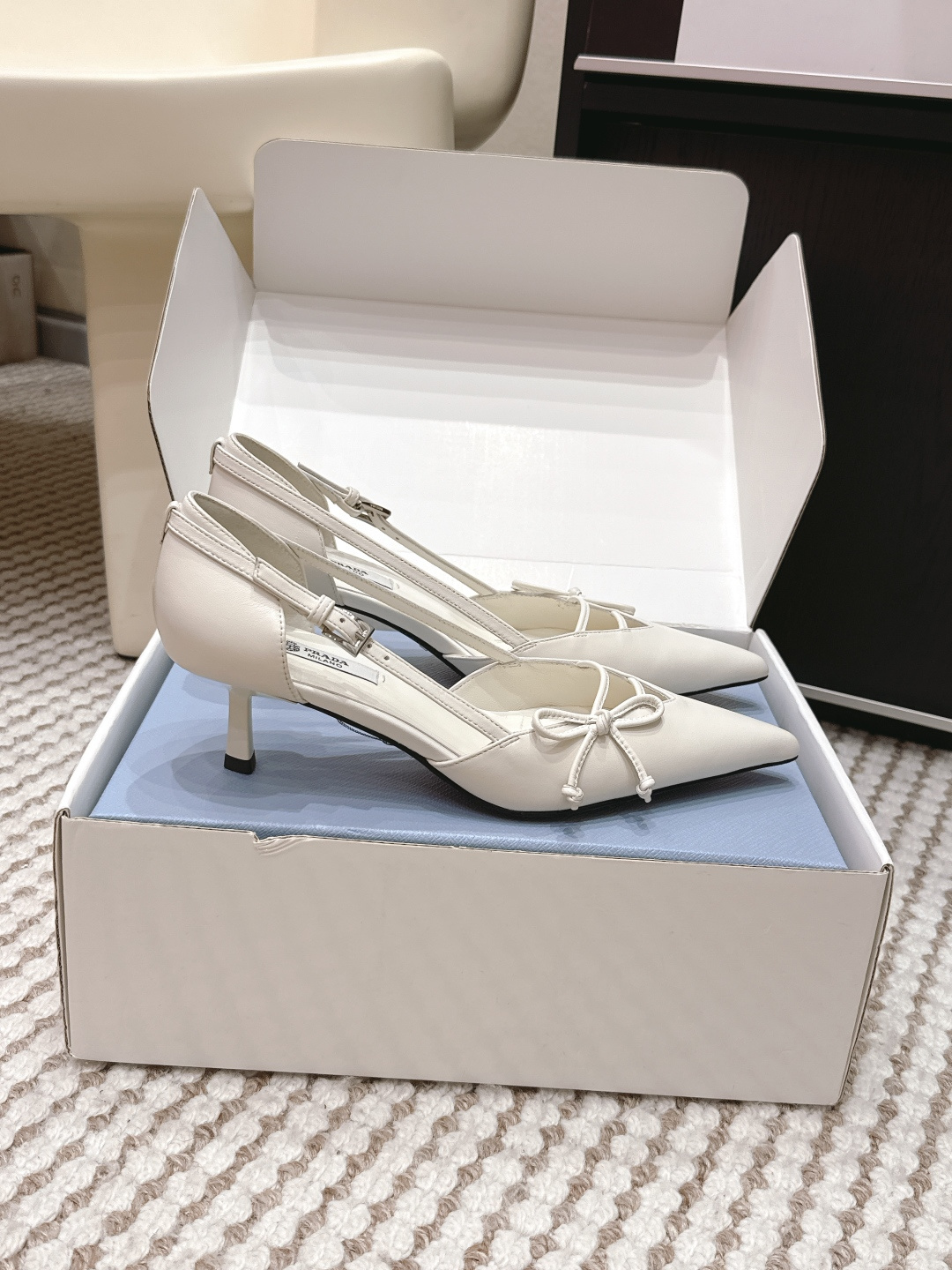 Prada Style Green Leather Women's Shoes style reference detail image 2 from source 784902