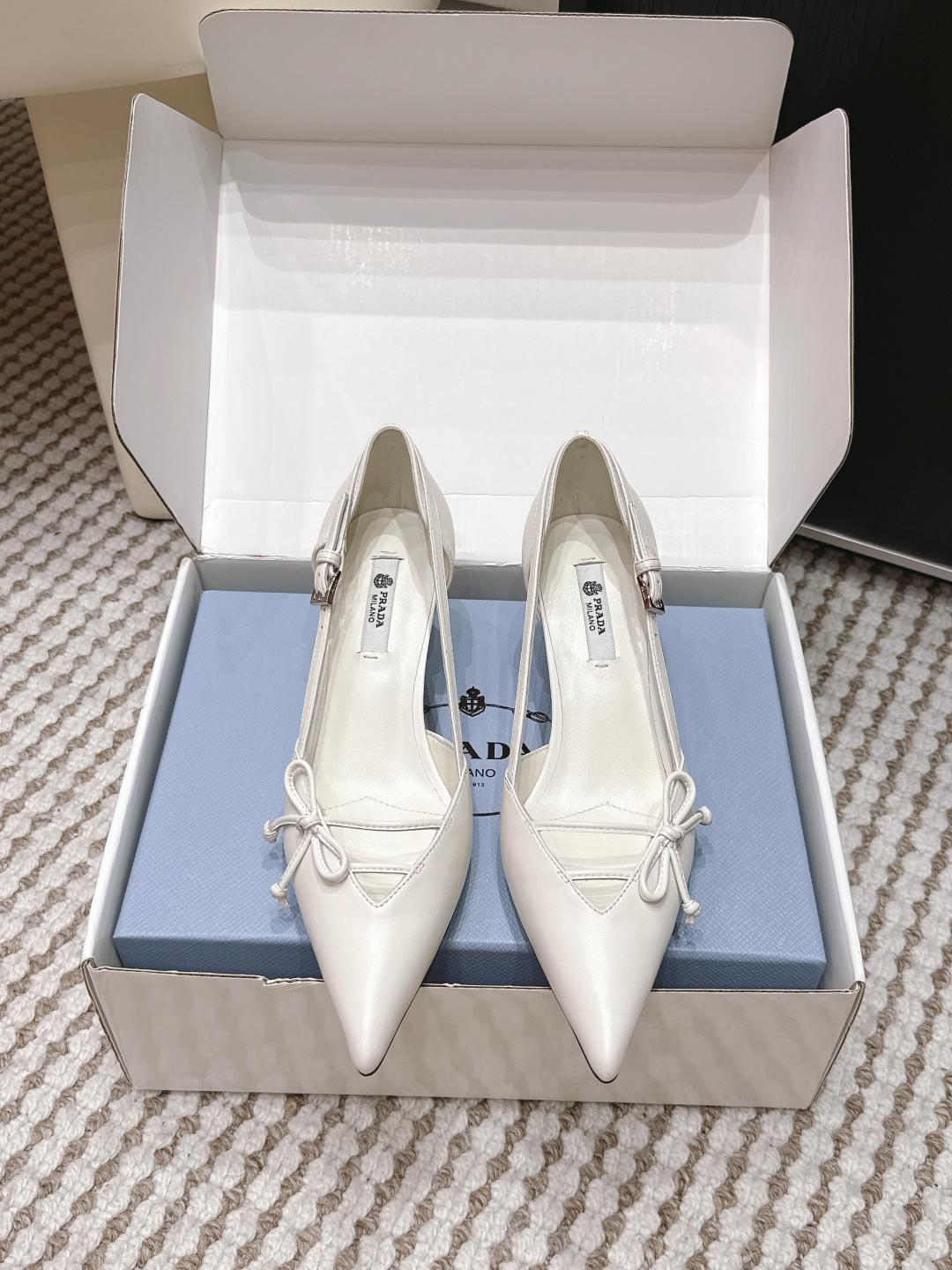 Prada Style Green Leather Women's Shoes style reference detail image 1 from source 784902