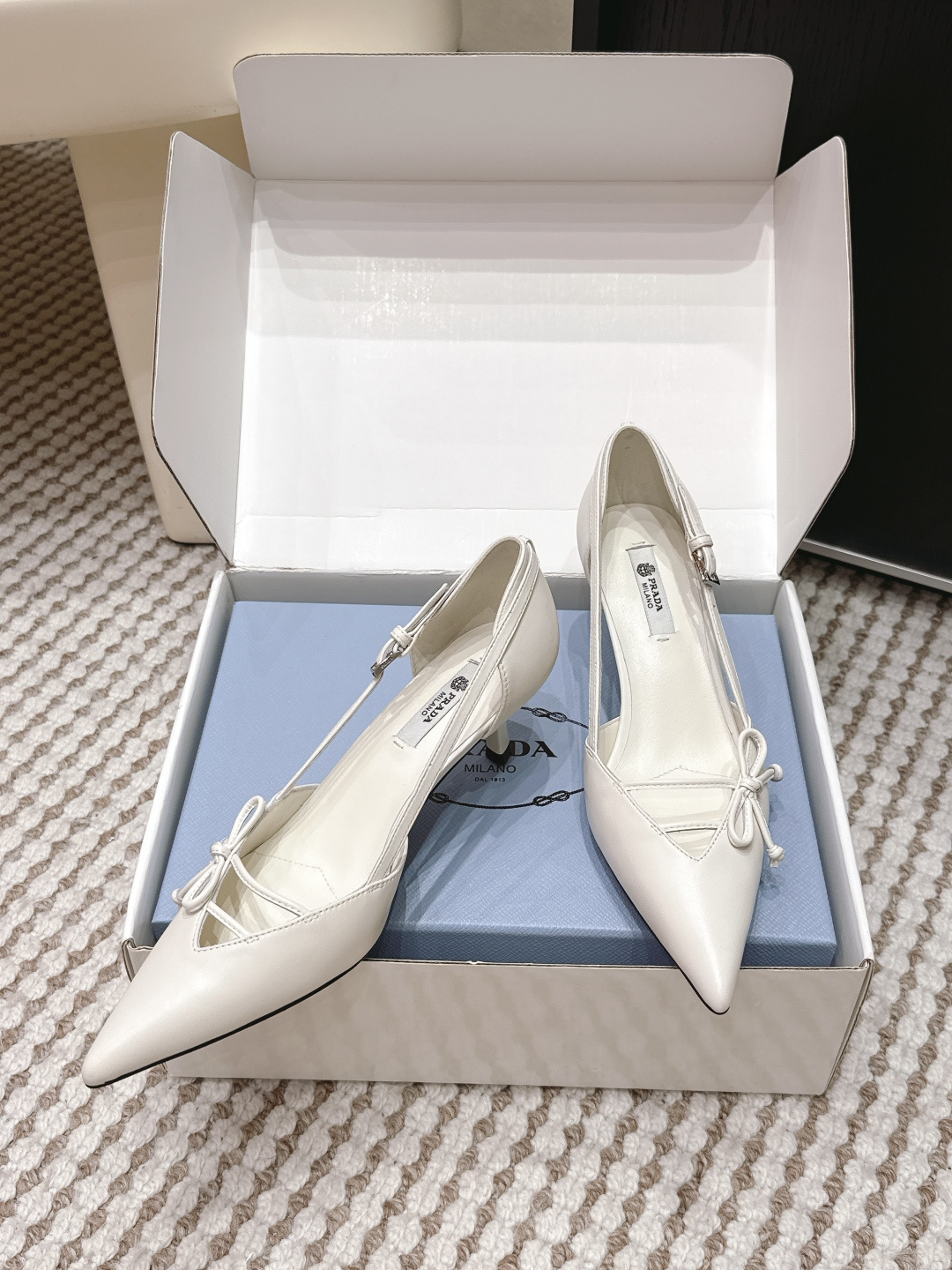 Prada Style Green Leather Women's Shoes style reference detail image 4 from source 784902