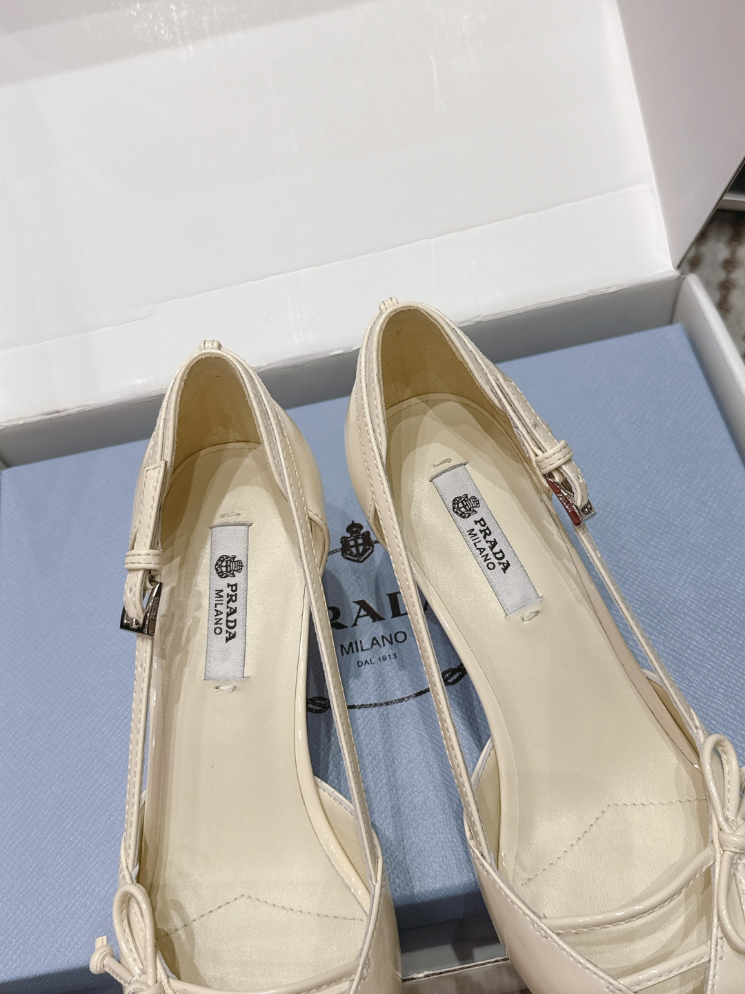 Prada Style Green Leather Women's Shoes style reference detail image 6 from source 784903