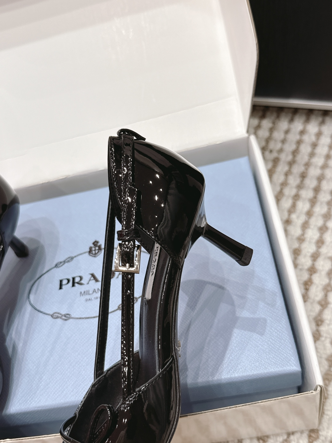 Prada Style Green Leather Women's Shoes style reference detail image 6 from source 784904