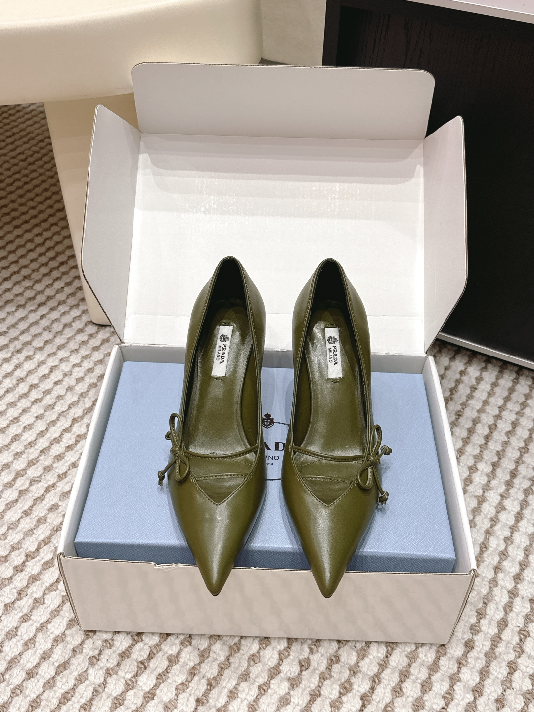 Prada Style Green Leather Women's Shoes style reference detail image 1 from source 784905