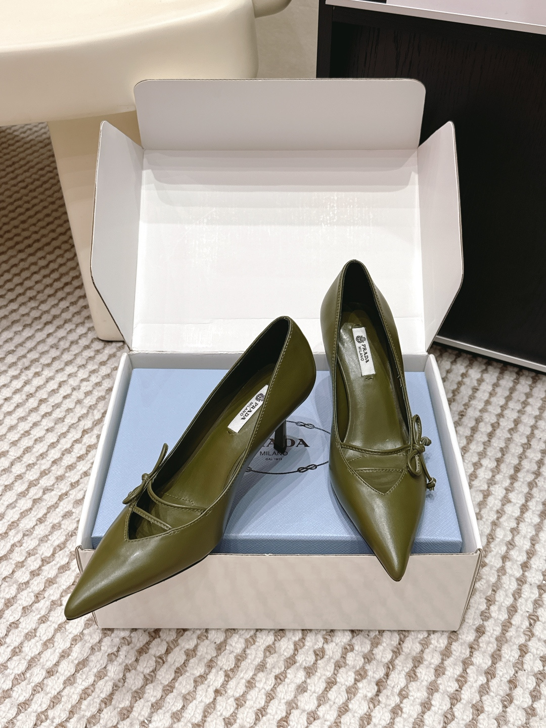 Prada Style Green Leather Women's Shoes style reference detail image 4 from source 784905