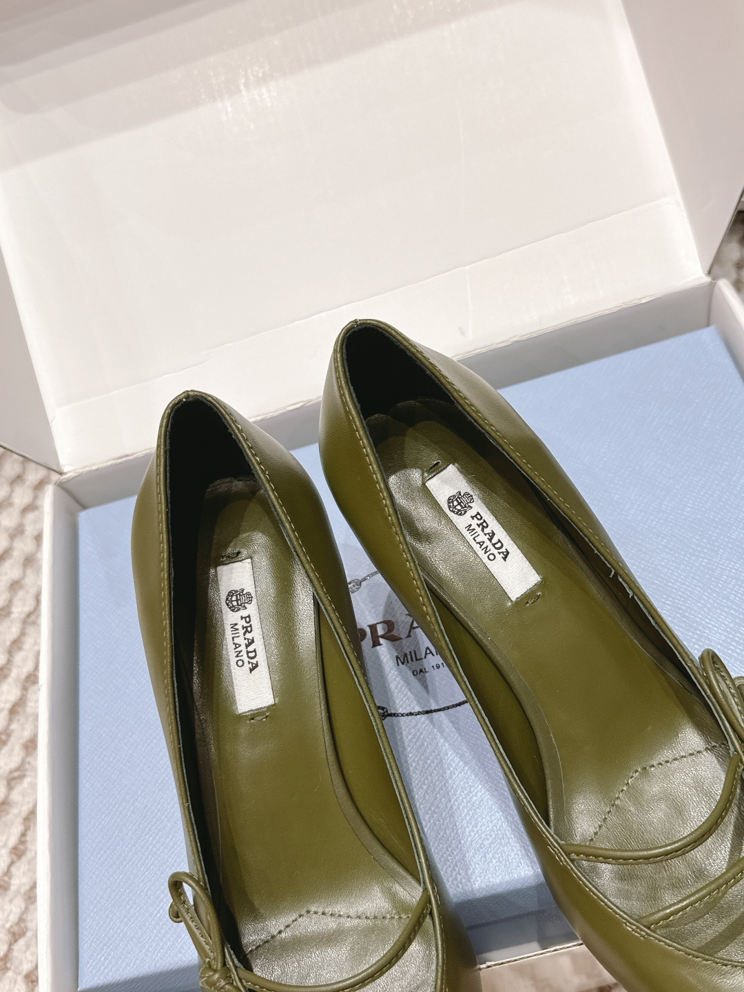 Prada Style Green Leather Women's Shoes style reference detail image 7 from source 784905