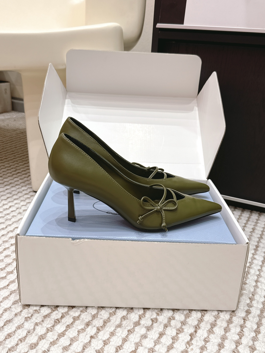 Prada Style Green Leather Women's Shoes style reference detail image 2 from source 784905