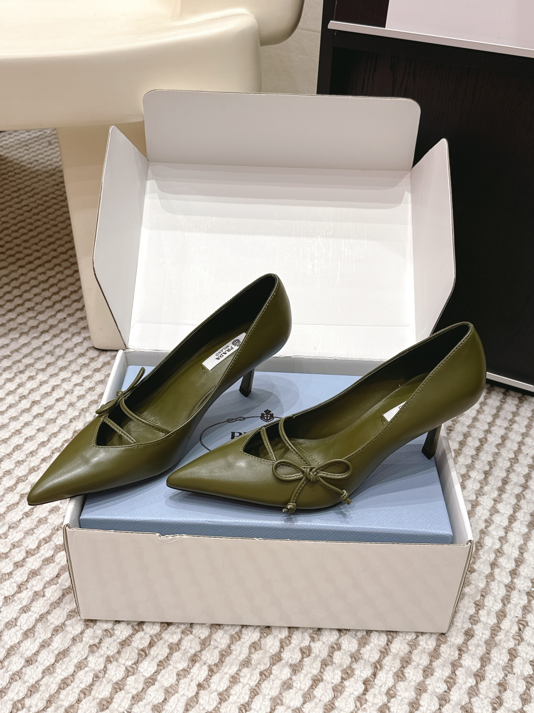 Prada Style Green Leather Women's Shoes style reference detail image 3 from source 784905