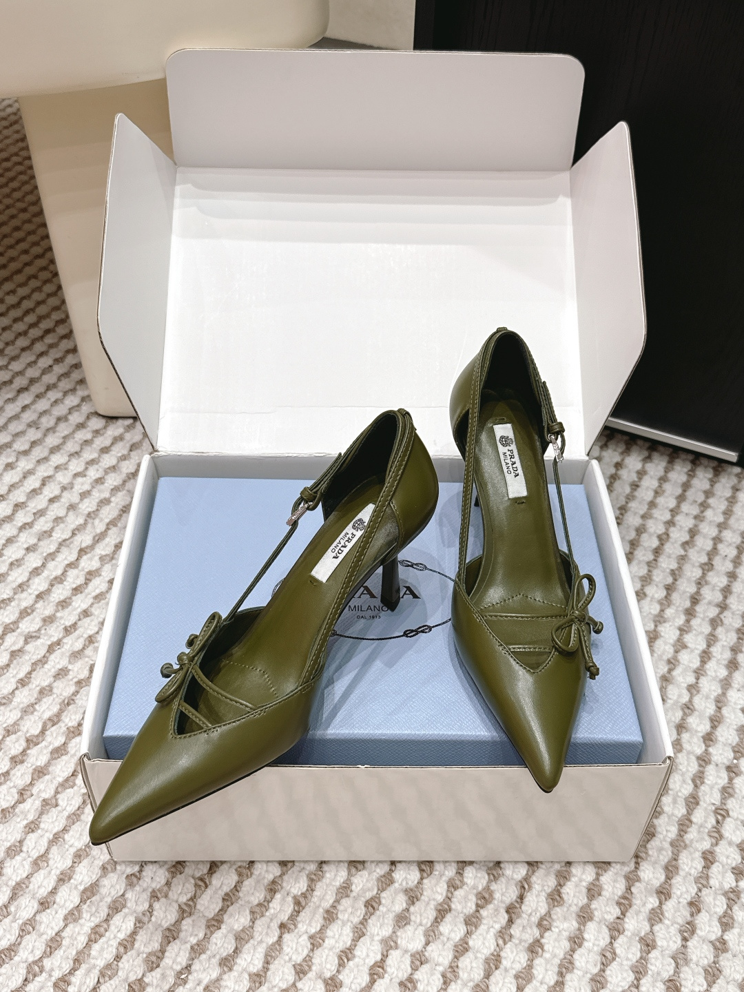 Prada Style Green Leather Women's Shoes style reference detail image 4 from source 784908