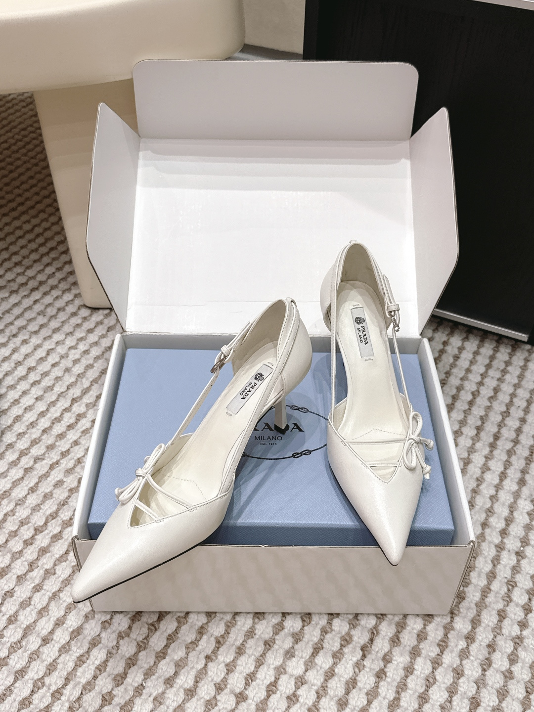 Prada Style Green Leather Women's Shoes style reference detail image 4 from source 784909