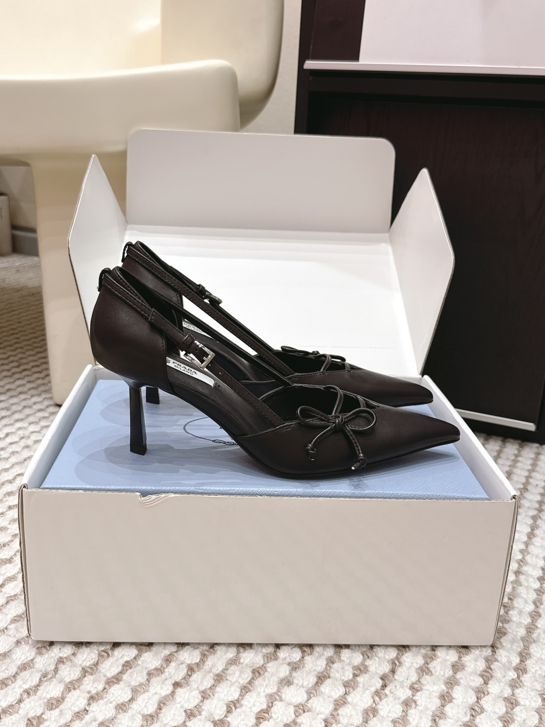 Prada Style Green Leather Women's Shoes style reference detail image 2 from source 784910