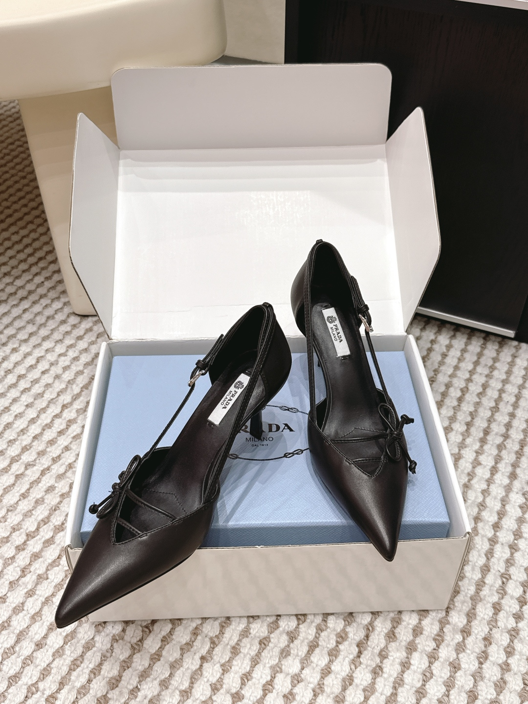 Prada Style Green Leather Women's Shoes style reference detail image 5 from source 784910