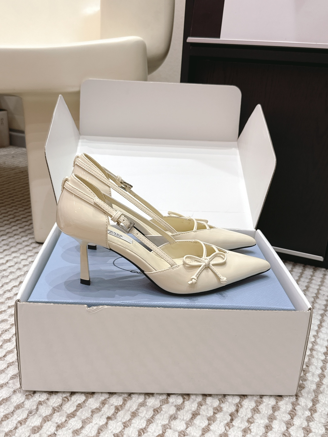 Prada Style Green Leather Women's Shoes style reference detail image 2 from source 784911