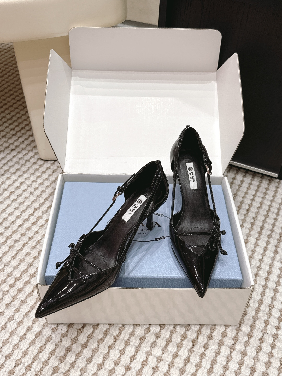 Prada Style Green Leather Women's Shoes style reference detail image 4 from source 784912