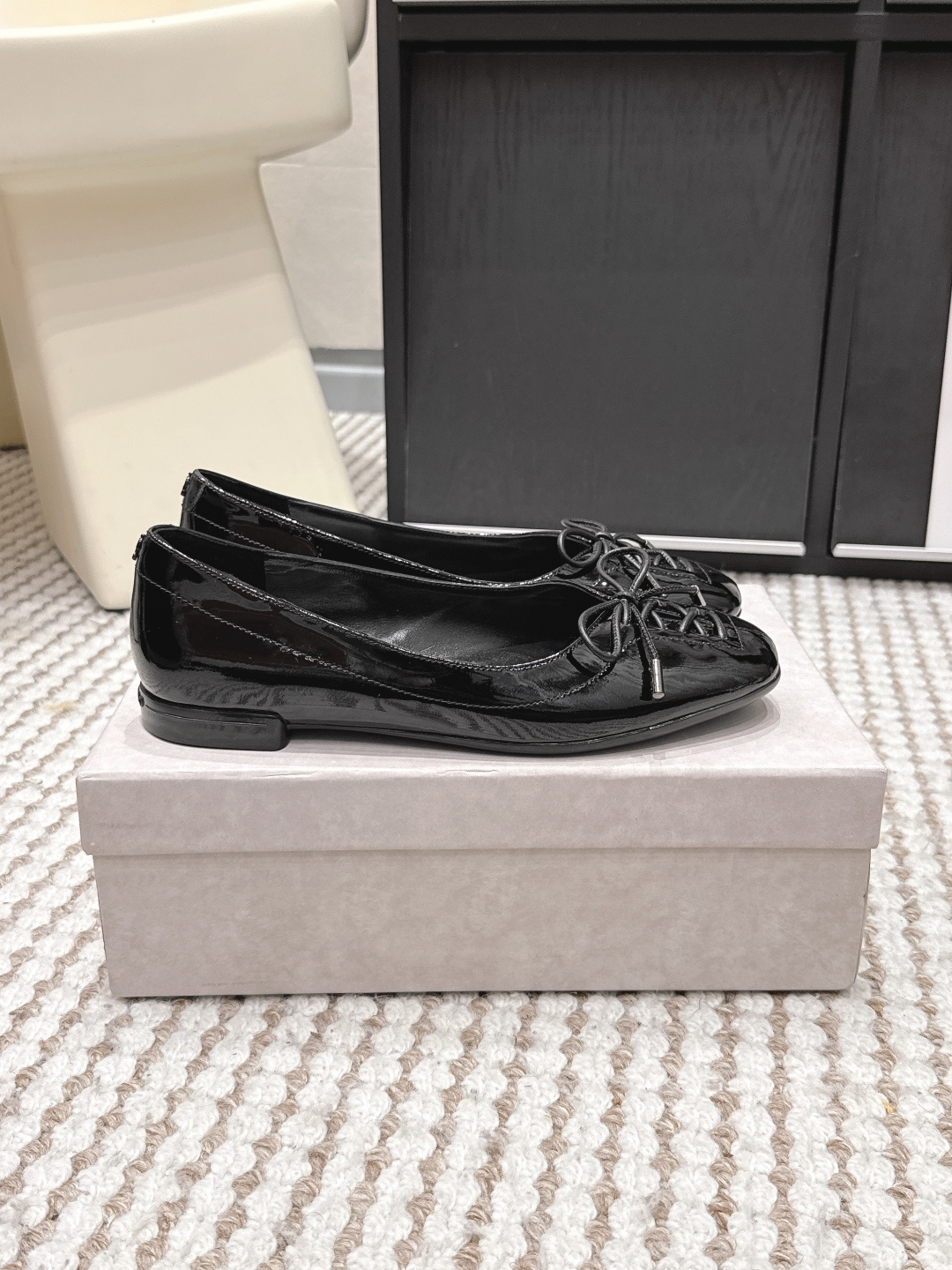 Женские черные туфли с бантом из лакированной кожи Jimmy Choo