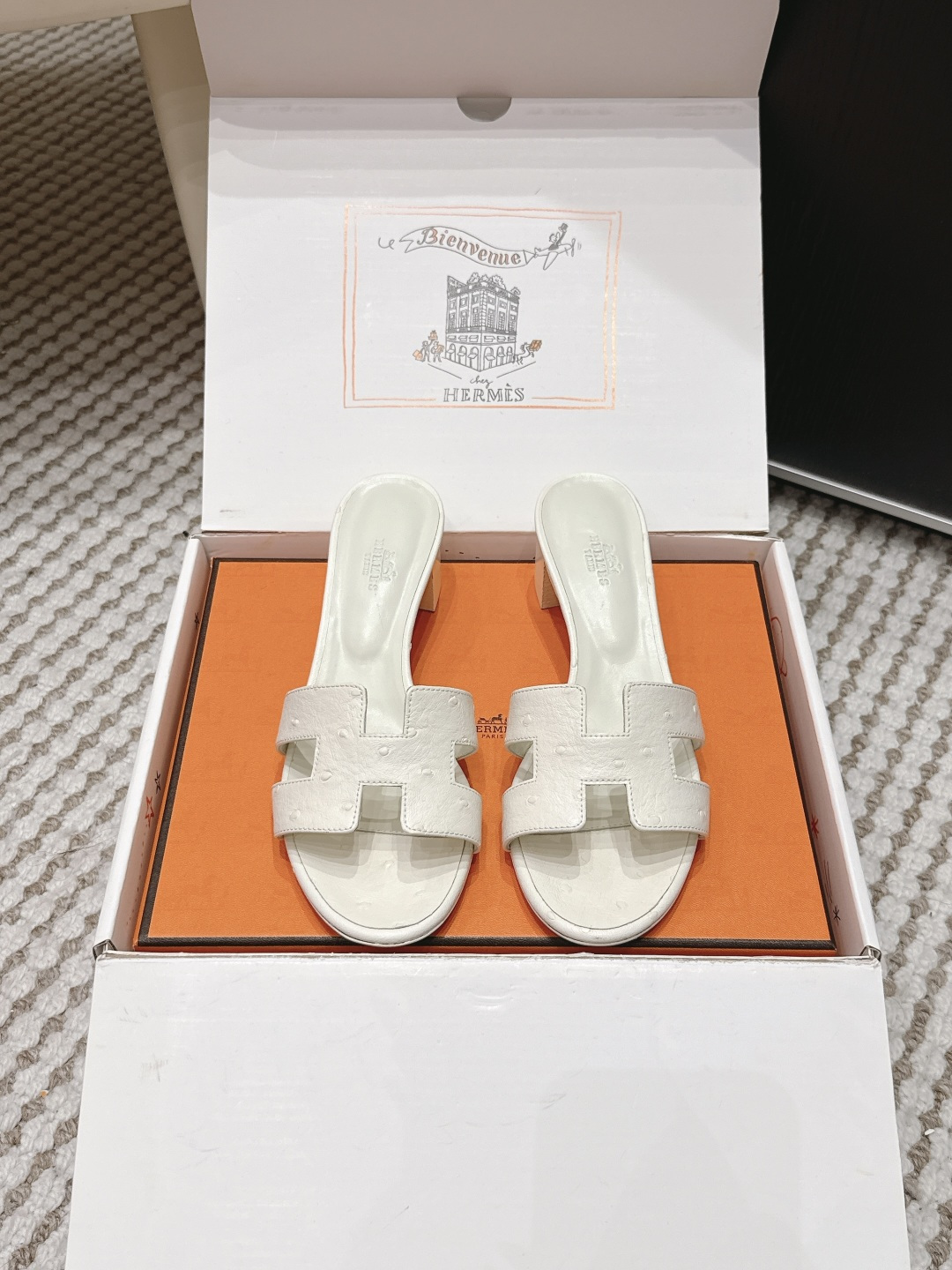 Сандалии Hermès с ремешком H