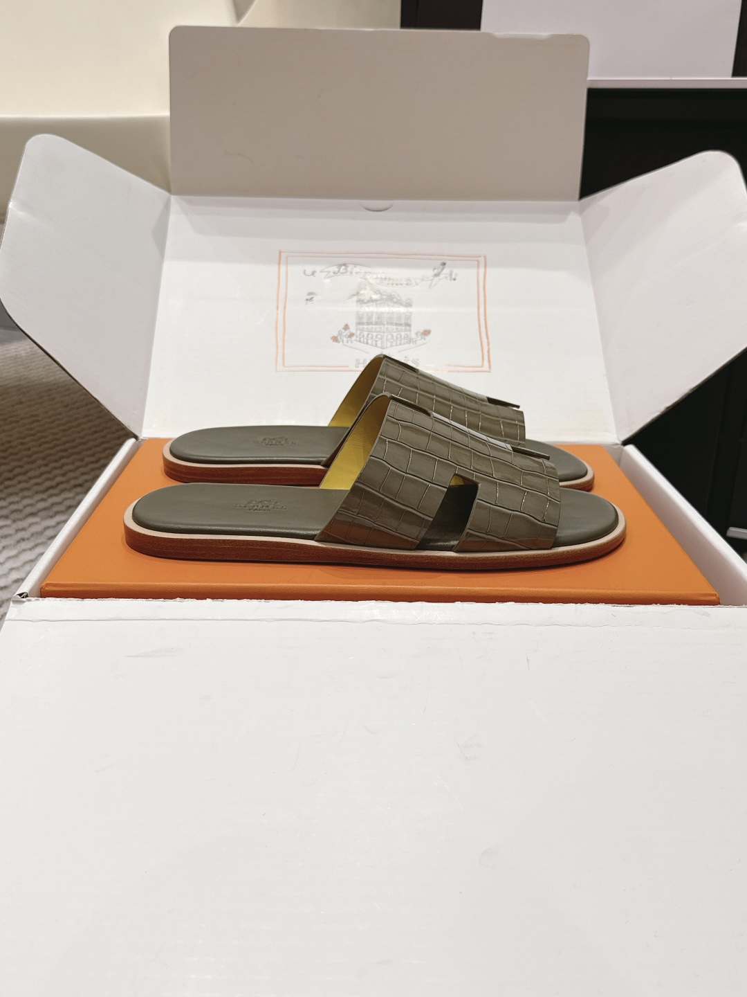 Шлёпанцы Hermès