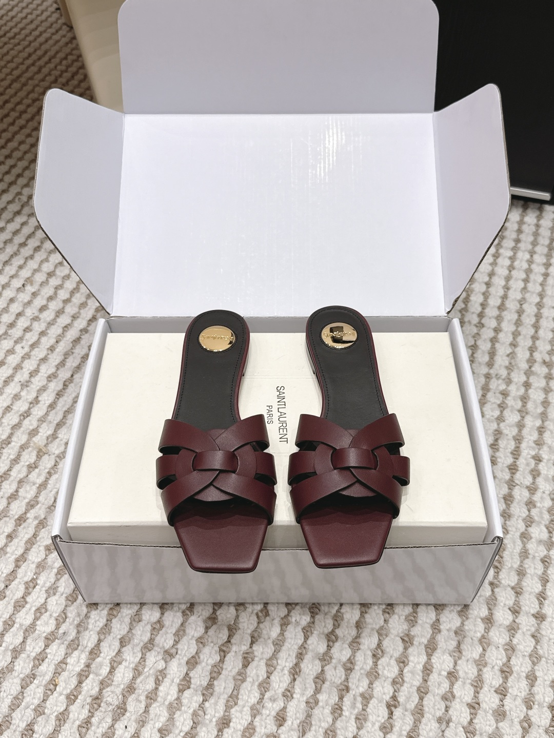Женские шлепанцы Saint Laurent Melody