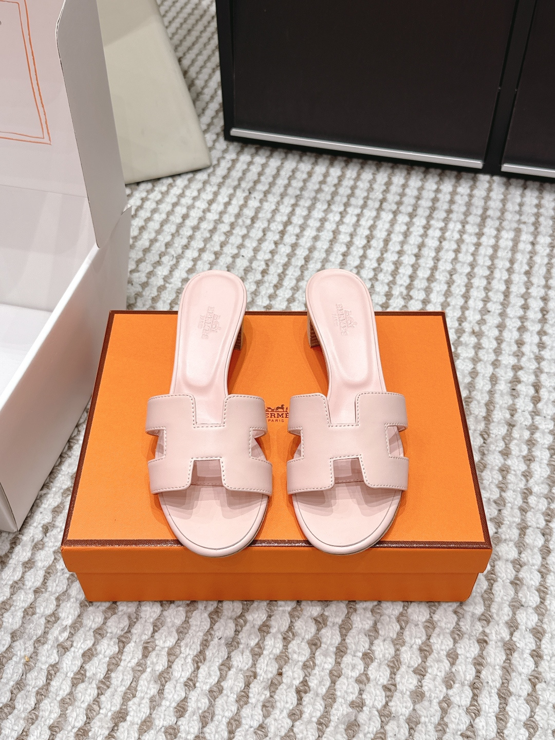 Hermès Hermes 爱马仕春 26最新配色 东莞产 H拖鞋