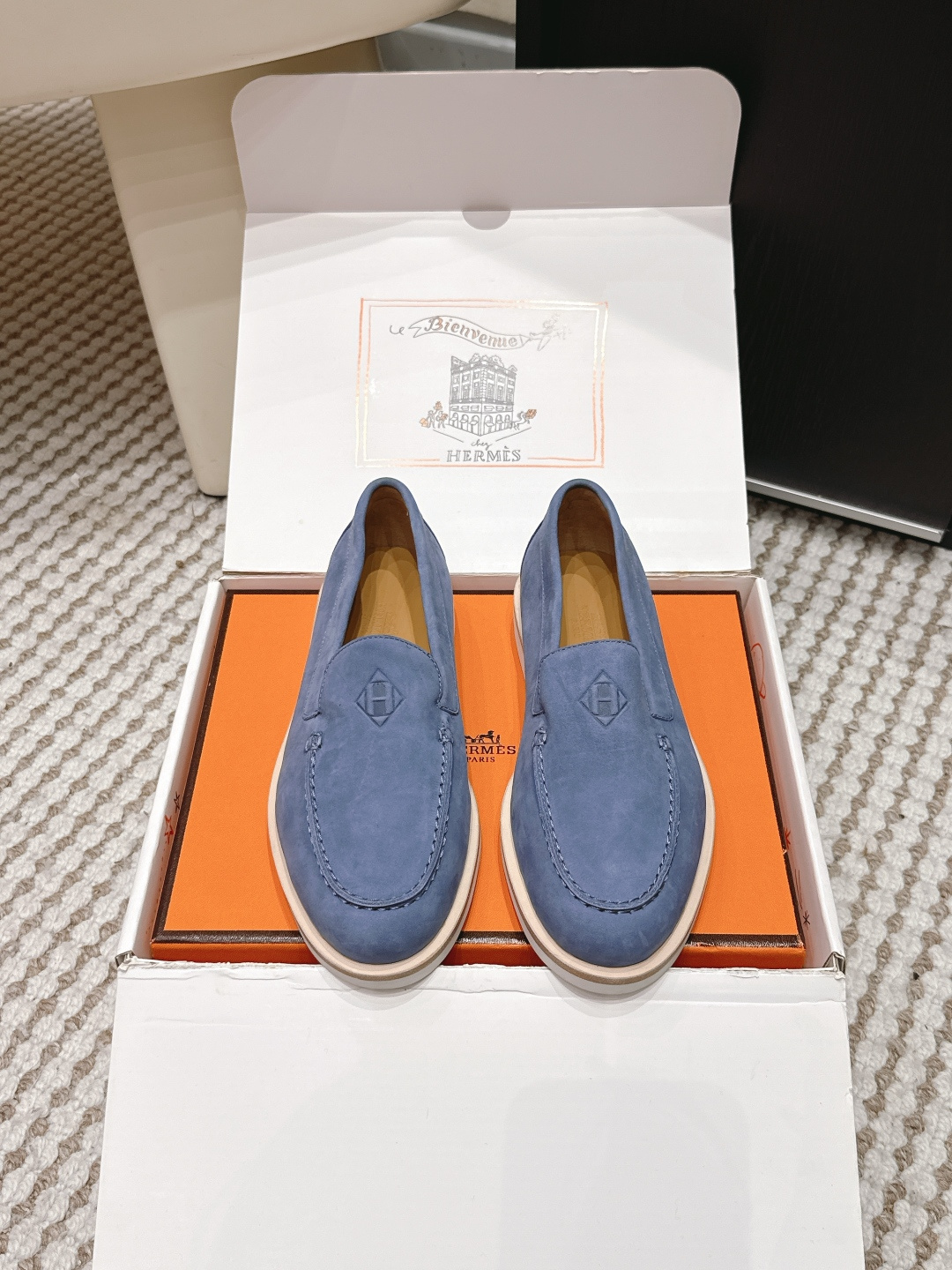 NO:749693,Purchasing agent Hermes Hermes classic loafers, durable, casual, simple style, lace-free casual sports shoes, comfortable, casual, versatile. Fabric: Customized imported suede Lining: Sheepskin lining Outsole: Original molded outsole Size female 35-39 (40 custom-made, non-returnable), loafers, hermes, hermes, loafers, sneakers, sheepskin, chamois leather19860909代购级 Hermes 爱马仕经典 乐福鞋 经久不衰 休闲 简约风格免系带休闲运动鞋 舒适 休闲 百搭 面料: 定制进口麂皮 内里: 羊皮内里 大底: 原版开模大底 Size女35-39（40 订做不退换）,乐福鞋,hermes,hermes,loafers,sneakers,sheepskin,chamois leather,Women's Shoes