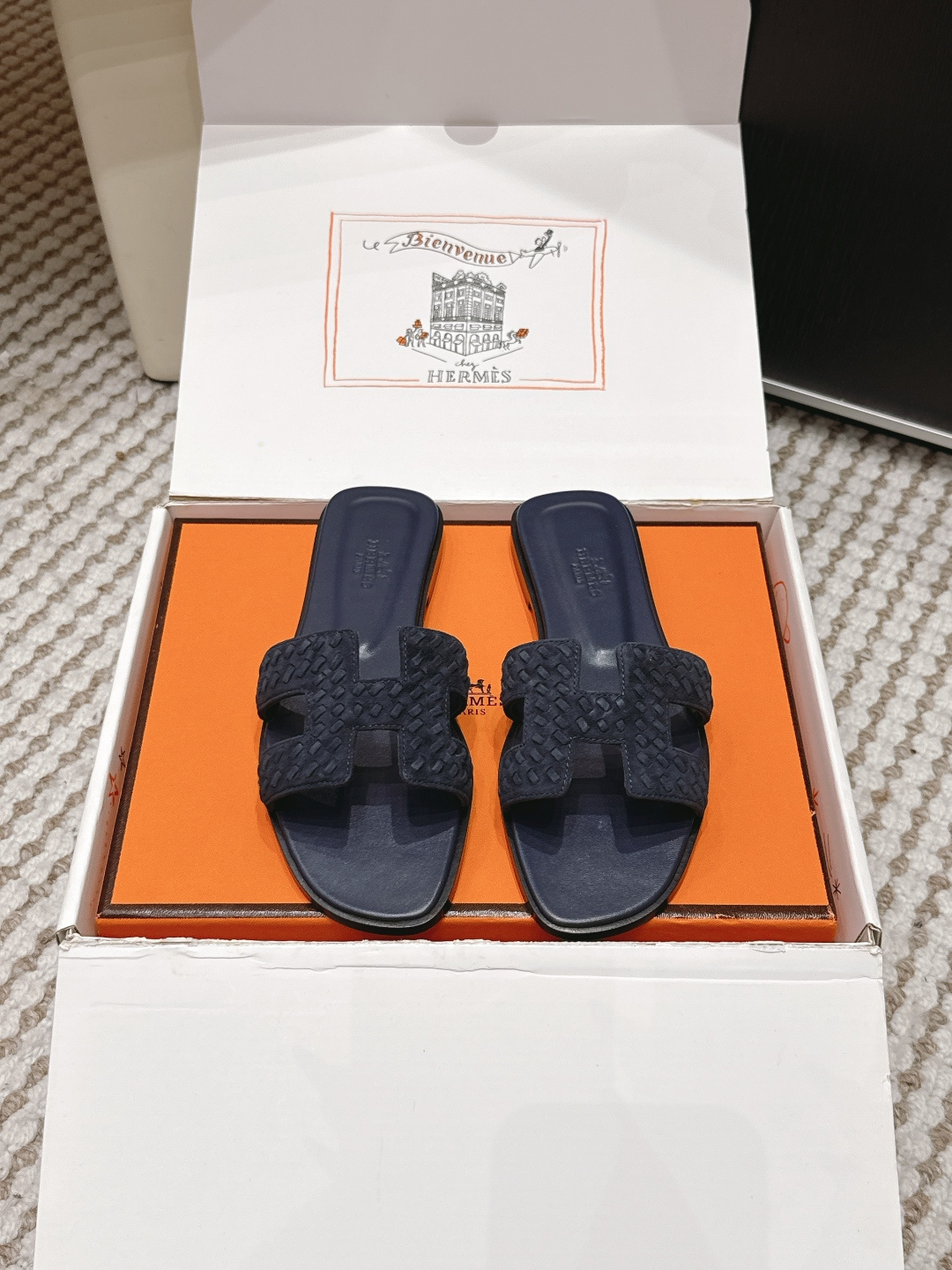 Женские кожаные шлёпанцы H Hermès